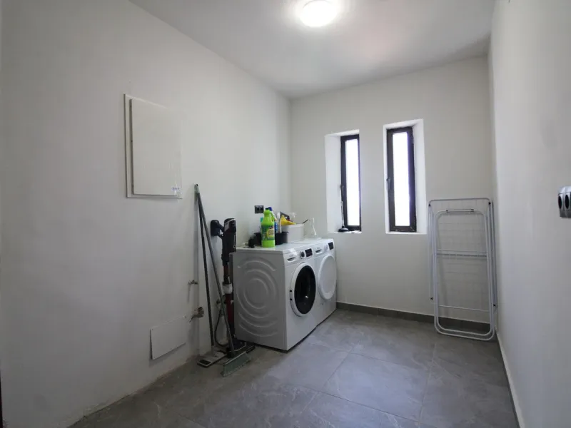 House - Detached Villa в продаже в Benalmadena, Málaga. В доме 3 спален и 3 ванных комнат. Площадь дома 375 м². Площадь участка 1115 м²
