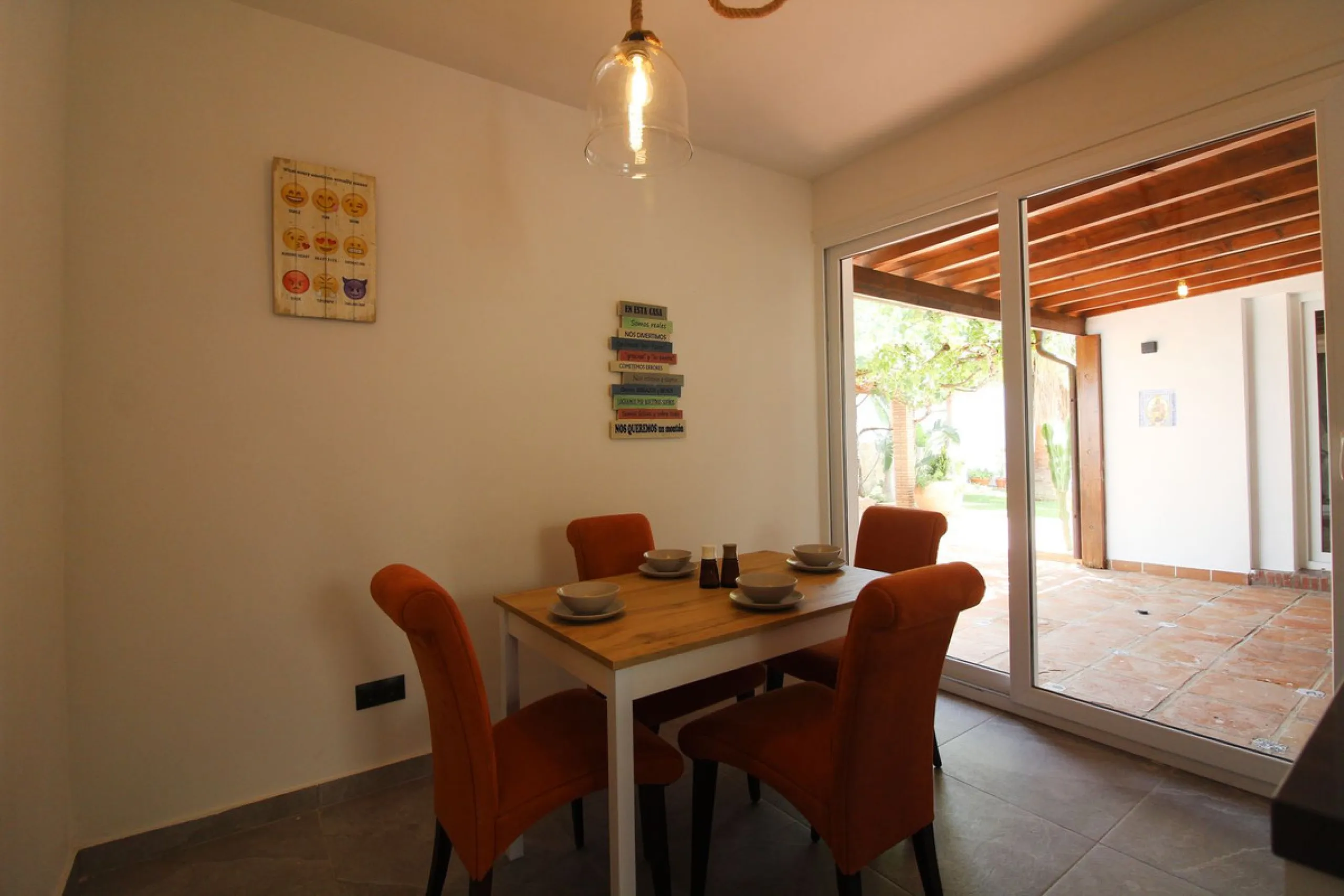 House - Detached Villa в продаже в Benalmadena, Málaga. В доме 3 спален и 3 ванных комнат. Площадь дома 375 м². Площадь участка 1115 м²