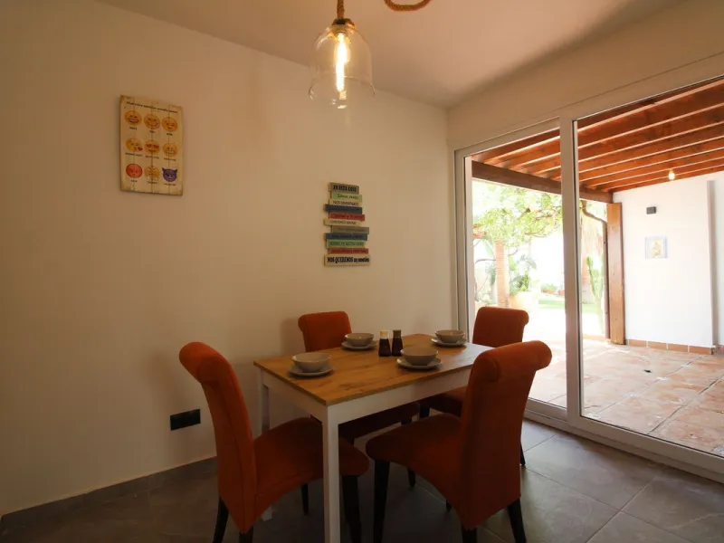 House - Detached Villa в продаже в Benalmadena, Málaga. В доме 3 спален и 3 ванных комнат. Площадь дома 375 м². Площадь участка 1115 м²