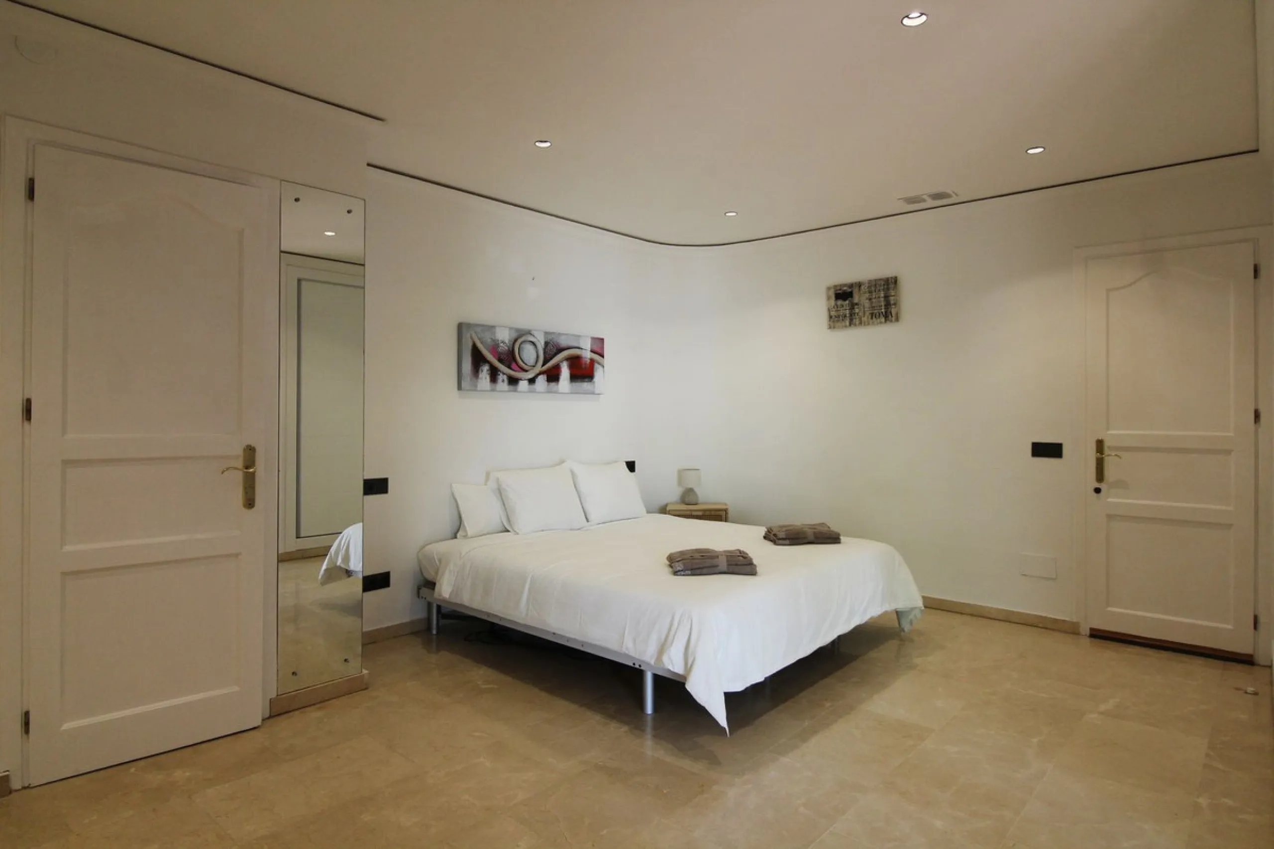House - Detached Villa в продаже в Benalmadena, Málaga. В доме 3 спален и 3 ванных комнат. Площадь дома 375 м². Площадь участка 1115 м²