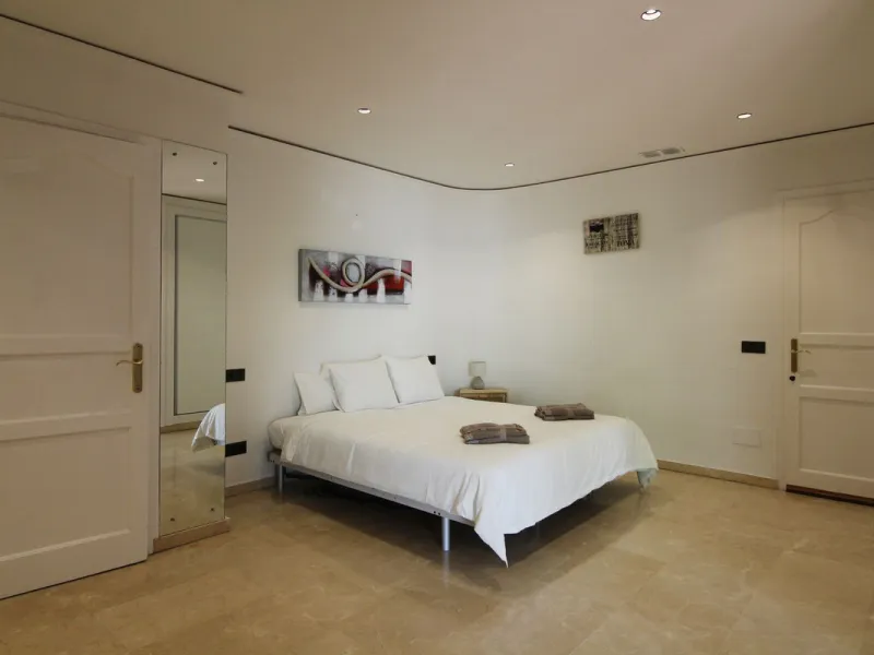 House - Detached Villa в продаже в Benalmadena, Málaga. В доме 3 спален и 3 ванных комнат. Площадь дома 375 м². Площадь участка 1115 м²