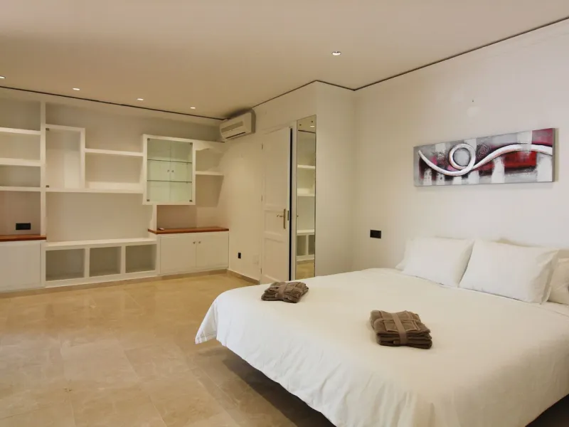 House - Detached Villa в продаже в Benalmadena, Málaga. В доме 3 спален и 3 ванных комнат. Площадь дома 375 м². Площадь участка 1115 м²