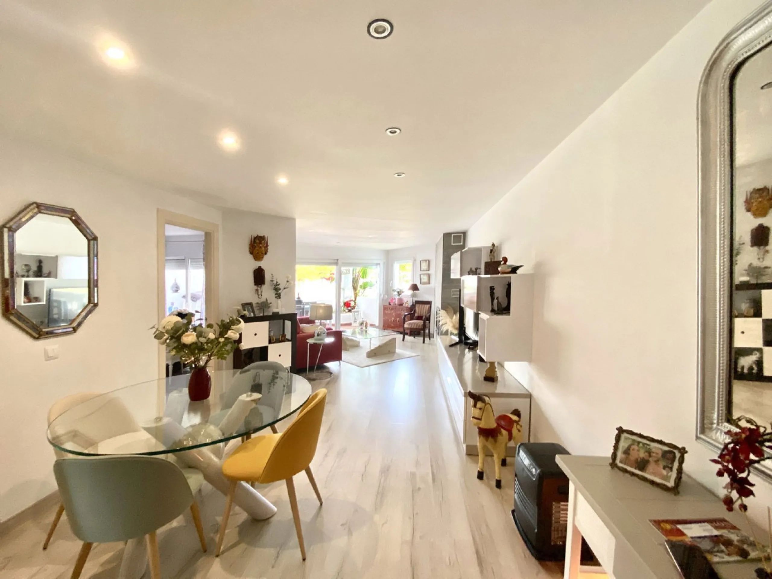 Apartment - Middle Floor Apartment в продаже в Mijas, Málaga. В доме 2 спален и 2 ванных комнат. Площадь дома 136 м²
