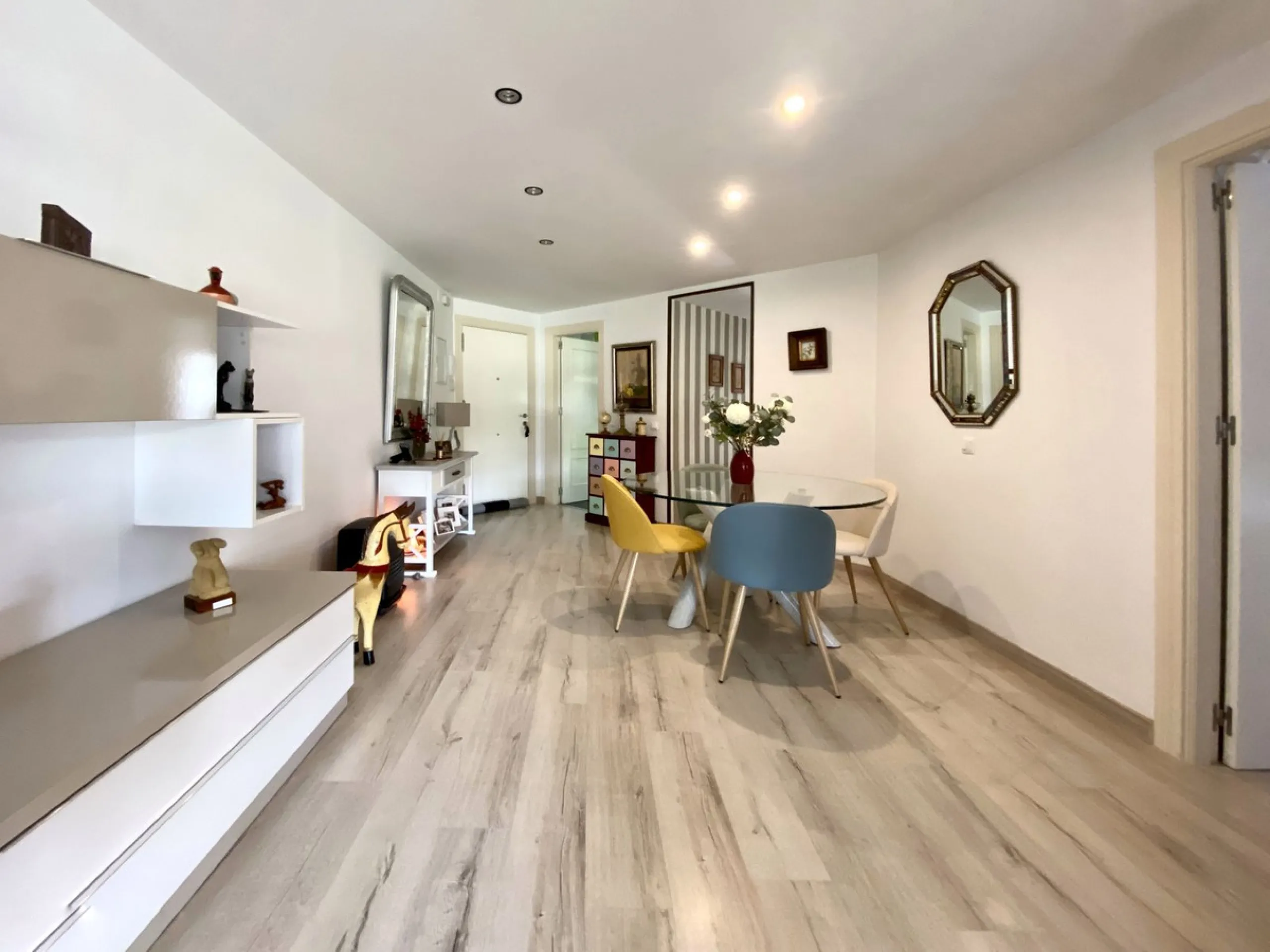 Apartment - Middle Floor Apartment в продаже в Mijas, Málaga. В доме 2 спален и 2 ванных комнат. Площадь дома 136 м²