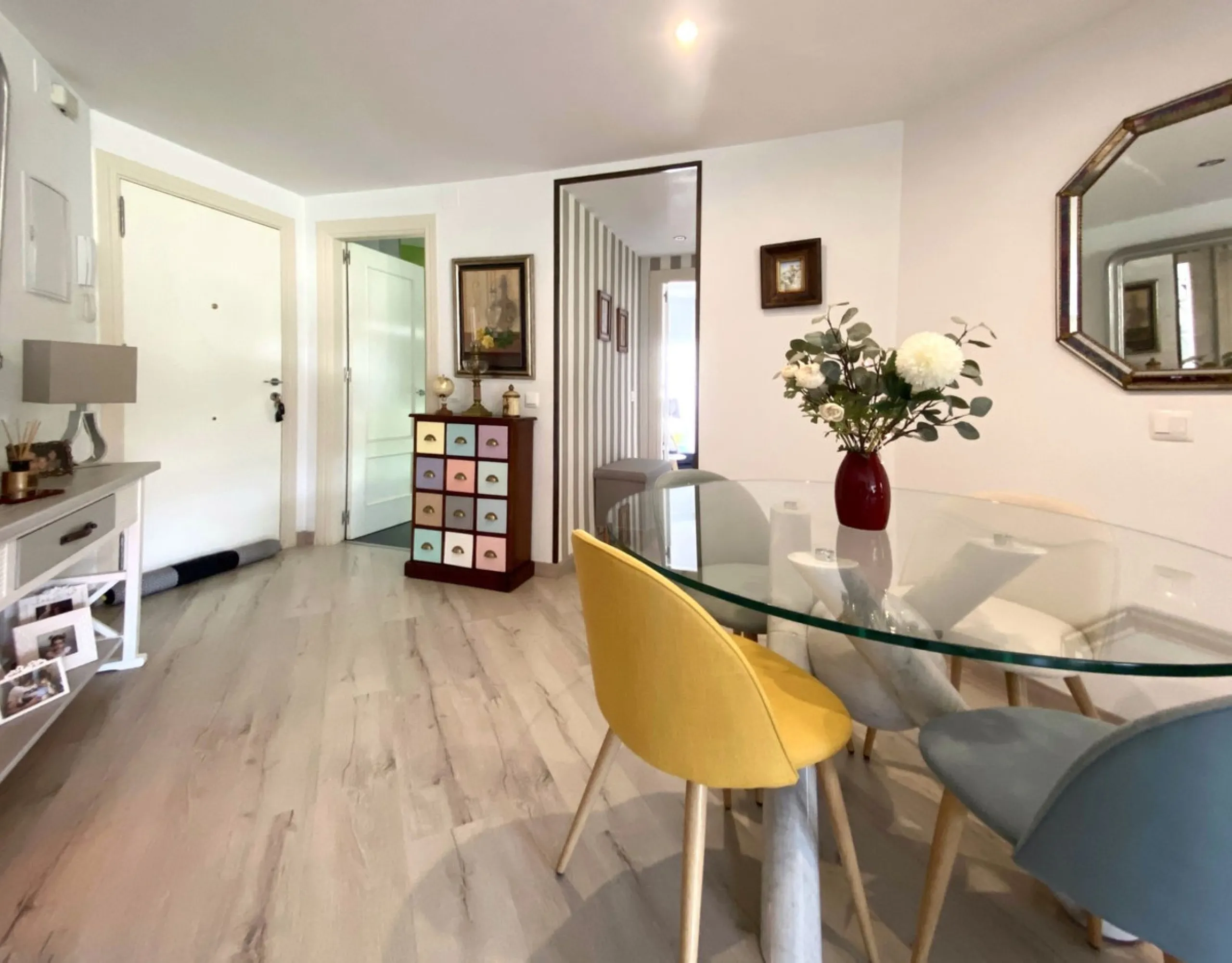 Apartment - Middle Floor Apartment в продаже в Mijas, Málaga. В доме 2 спален и 2 ванных комнат. Площадь дома 136 м²