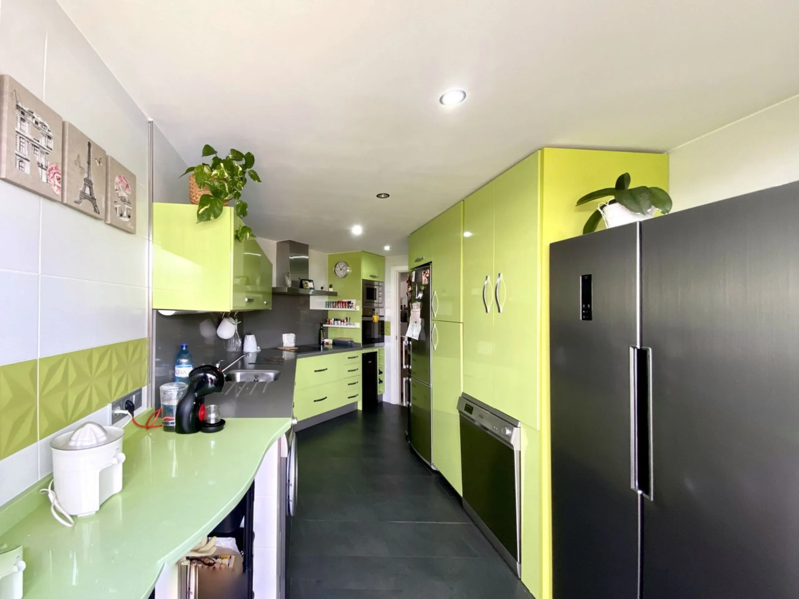 Apartment - Middle Floor Apartment в продаже в Mijas, Málaga. В доме 2 спален и 2 ванных комнат. Площадь дома 136 м²