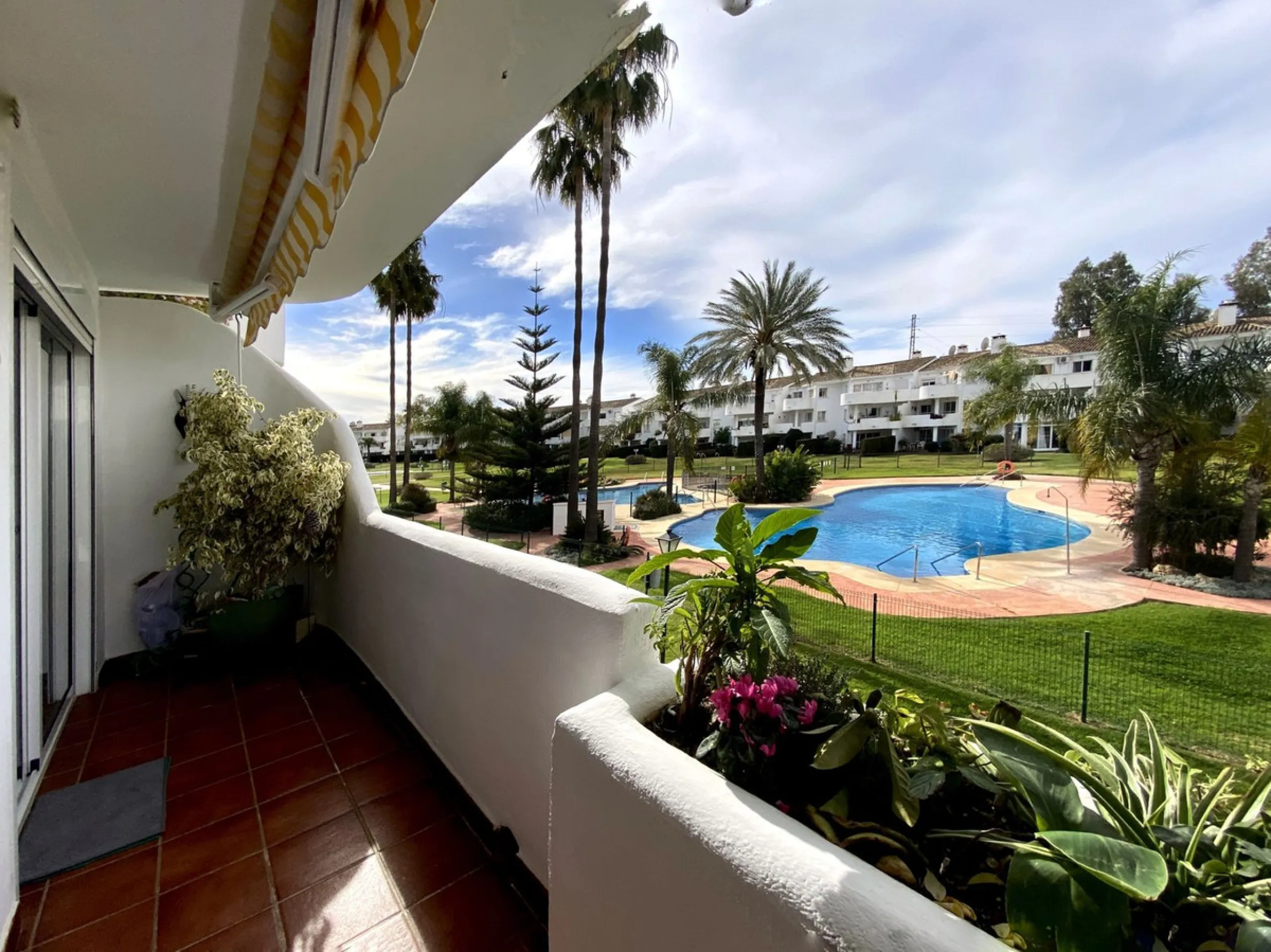 Apartment - Middle Floor Apartment в продаже в Mijas, Málaga. В доме 2 спален и 2 ванных комнат. Площадь дома 136 м²