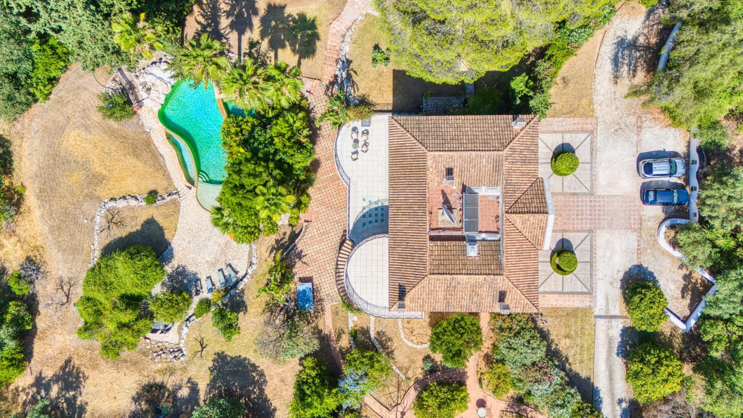 House - Detached Villa в продаже в Alhaurín el Grande, Málaga. В доме 6 спален и 6 ванных комнат. Площадь дома 600 м². Площадь участка 32000 м²