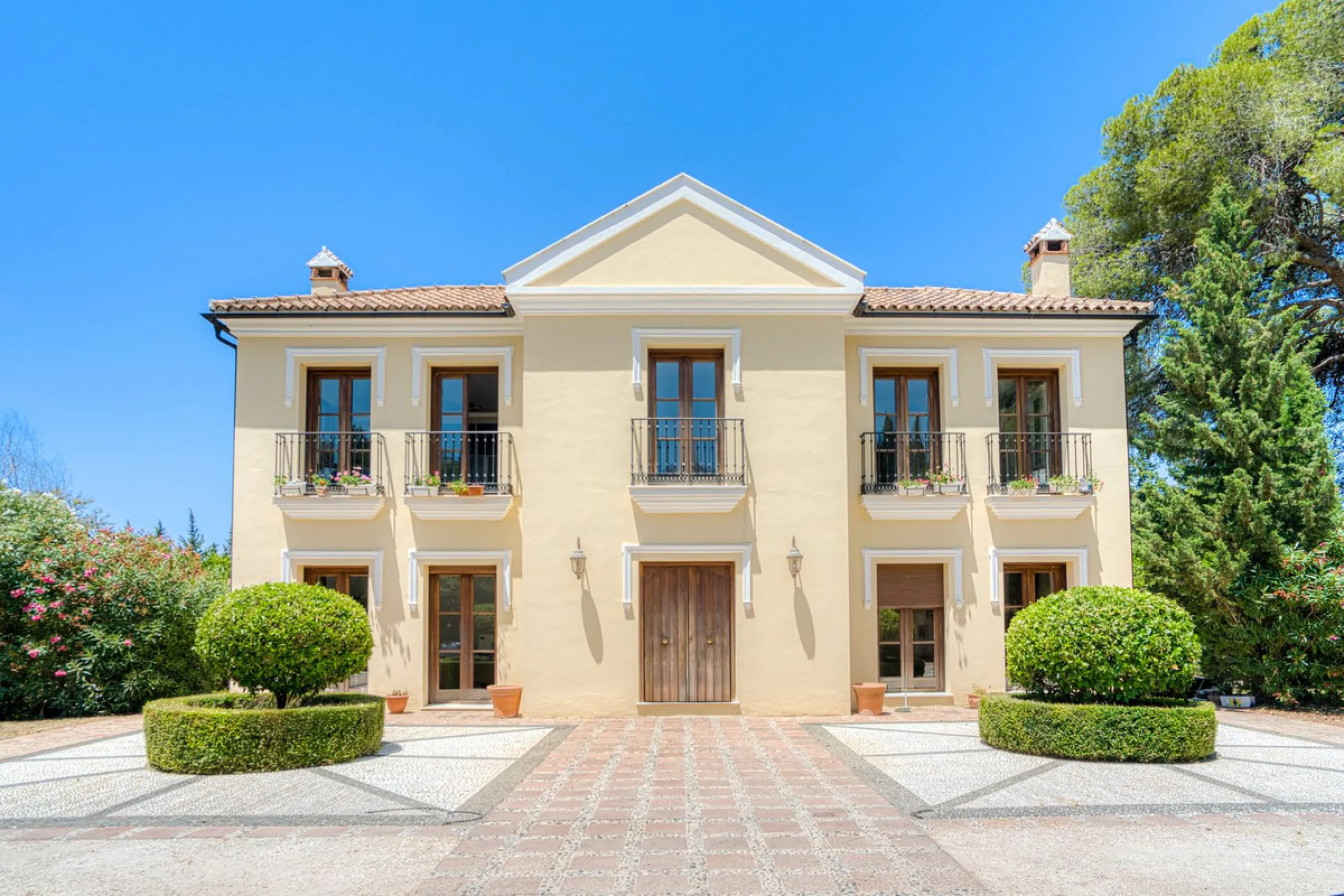 House - Detached Villa в продаже в Alhaurín el Grande, Málaga. В доме 6 спален и 6 ванных комнат. Площадь дома 600 м². Площадь участка 32000 м²