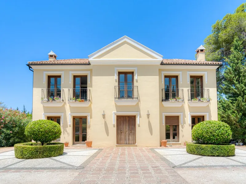 House - Detached Villa в продаже в Alhaurín el Grande, Málaga. В доме 6 спален и 6 ванных комнат. Площадь дома 600 м². Площадь участка 32000 м²