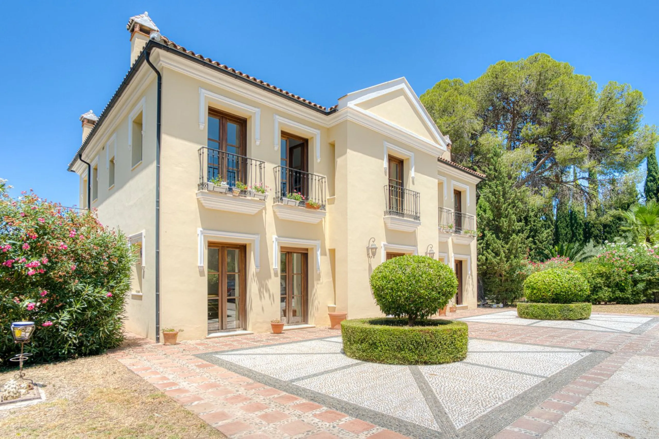 House - Detached Villa в продаже в Alhaurín el Grande, Málaga. В доме 6 спален и 6 ванных комнат. Площадь дома 600 м². Площадь участка 32000 м²