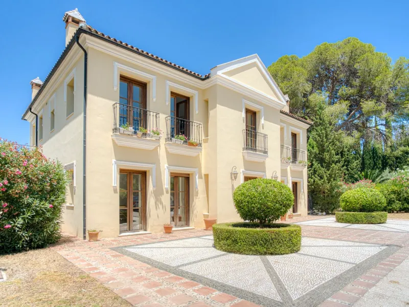 House - Detached Villa в продаже в Alhaurín el Grande, Málaga. В доме 6 спален и 6 ванных комнат. Площадь дома 600 м². Площадь участка 32000 м²
