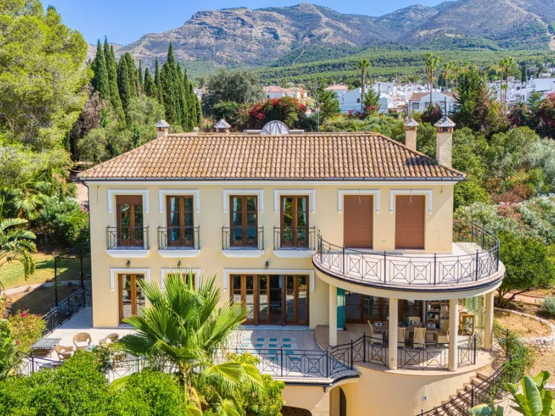 House - Detached Villa в продаже в Alhaurín el Grande, Málaga. В доме 6 спален и 6 ванных комнат. Площадь дома 600 м². Площадь участка 32000 м²