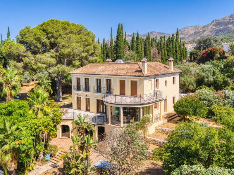 House - Detached Villa в продаже в Alhaurín el Grande, Málaga. В доме 6 спален и 6 ванных комнат. Площадь дома 600 м². Площадь участка 32000 м²