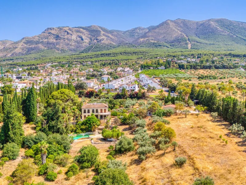 House - Detached Villa в продаже в Alhaurín el Grande, Málaga. В доме 6 спален и 6 ванных комнат. Площадь дома 600 м². Площадь участка 32000 м²