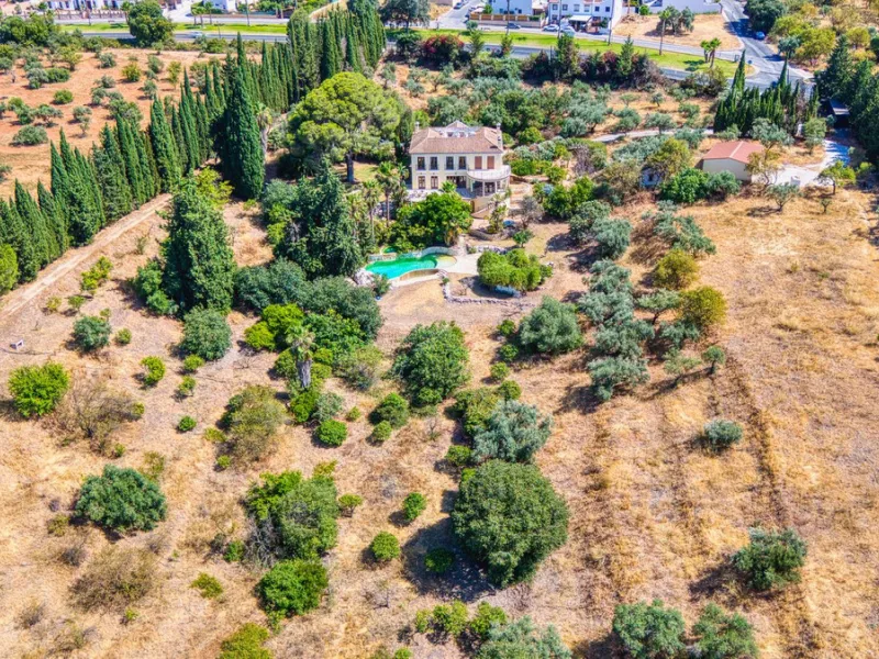 House - Detached Villa в продаже в Alhaurín el Grande, Málaga. В доме 6 спален и 6 ванных комнат. Площадь дома 600 м². Площадь участка 32000 м²