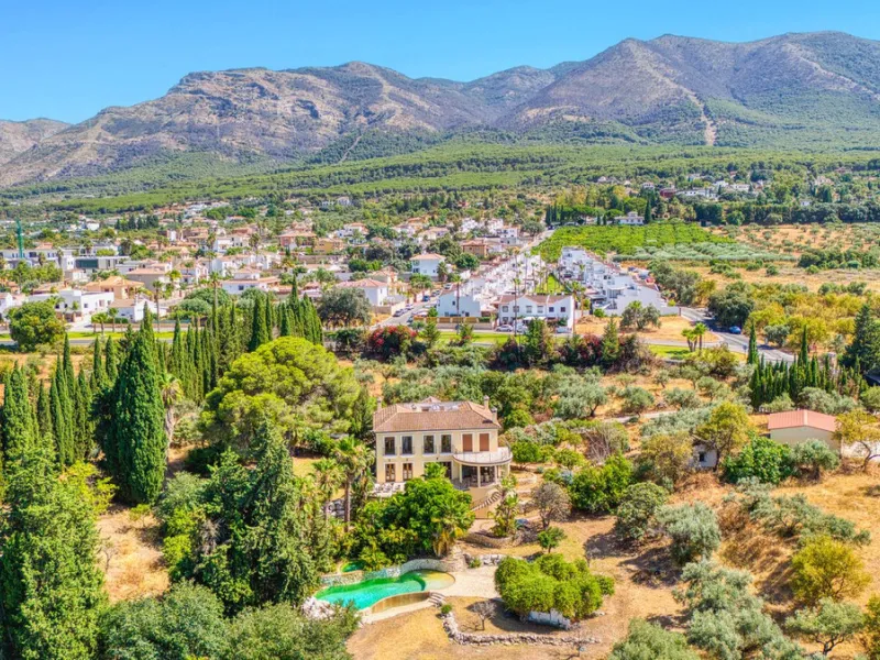 House - Detached Villa в продаже в Alhaurín el Grande, Málaga. В доме 6 спален и 6 ванных комнат. Площадь дома 600 м². Площадь участка 32000 м²