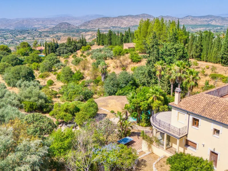 House - Detached Villa в продаже в Alhaurín el Grande, Málaga. В доме 6 спален и 6 ванных комнат. Площадь дома 600 м². Площадь участка 32000 м²