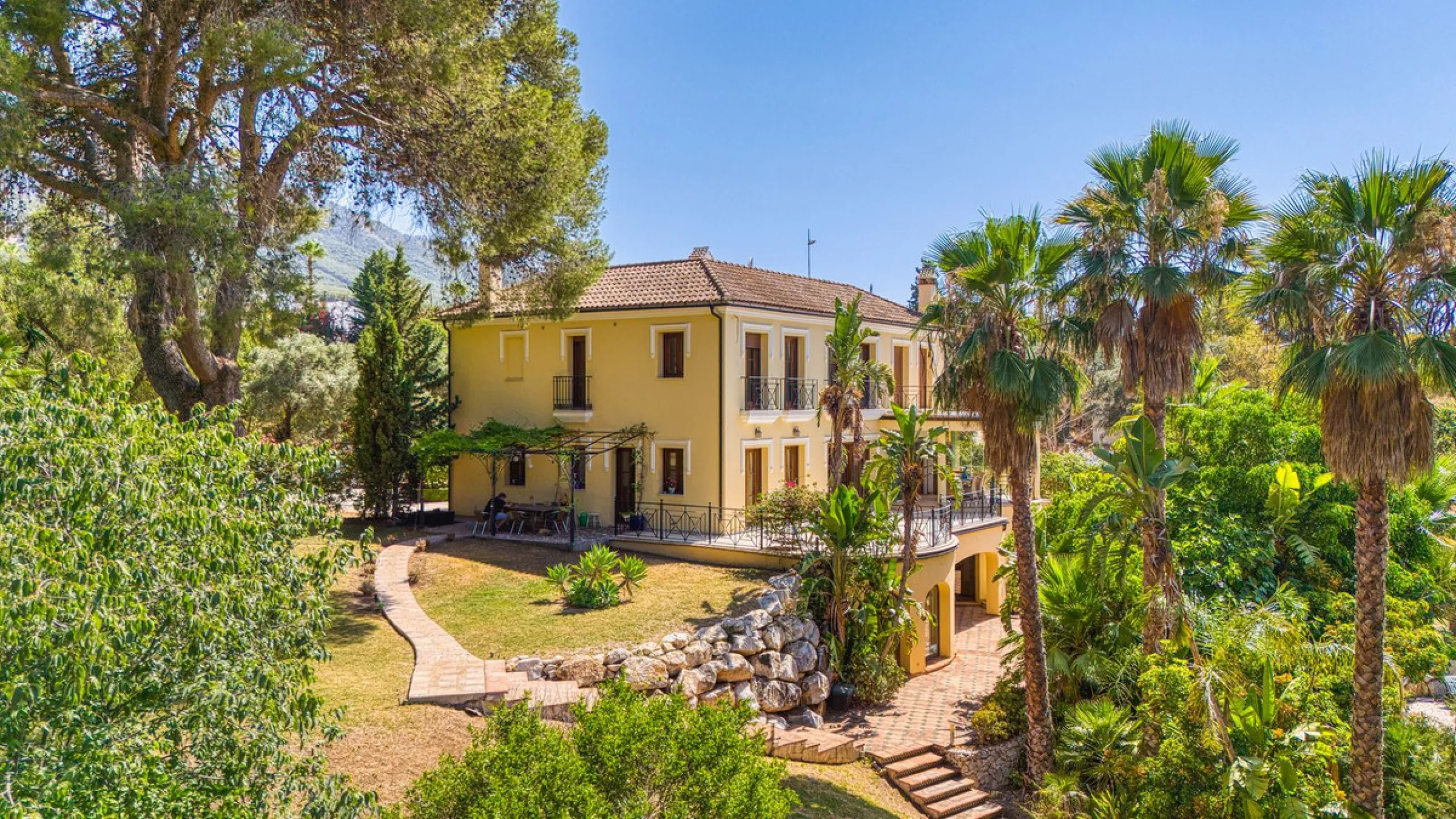 House - Detached Villa в продаже в Alhaurín el Grande, Málaga. В доме 6 спален и 6 ванных комнат. Площадь дома 600 м². Площадь участка 32000 м²