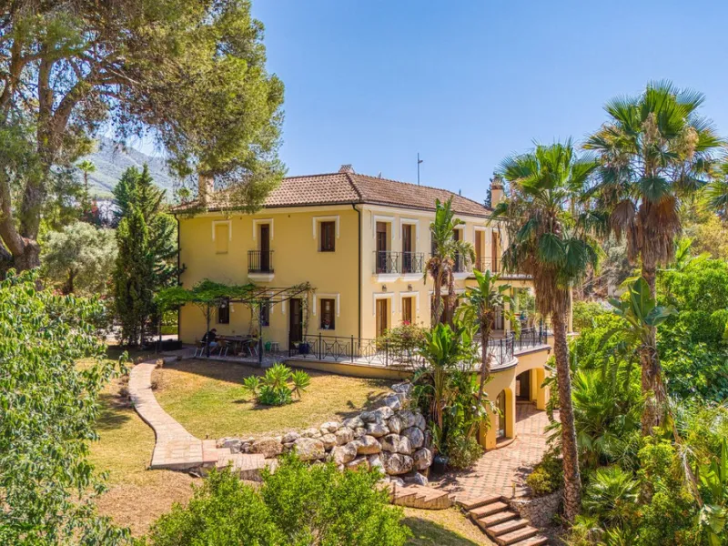 House - Detached Villa в продаже в Alhaurín el Grande, Málaga. В доме 6 спален и 6 ванных комнат. Площадь дома 600 м². Площадь участка 32000 м²