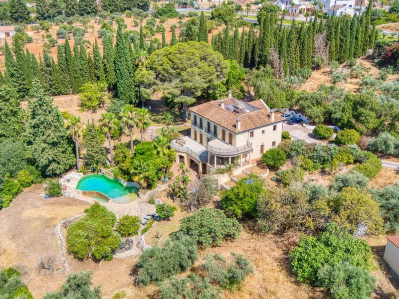 House - Detached Villa в продаже в Alhaurín el Grande, Málaga. В доме 6 спален и 6 ванных комнат. Площадь дома 600 м². Площадь участка 32000 м²