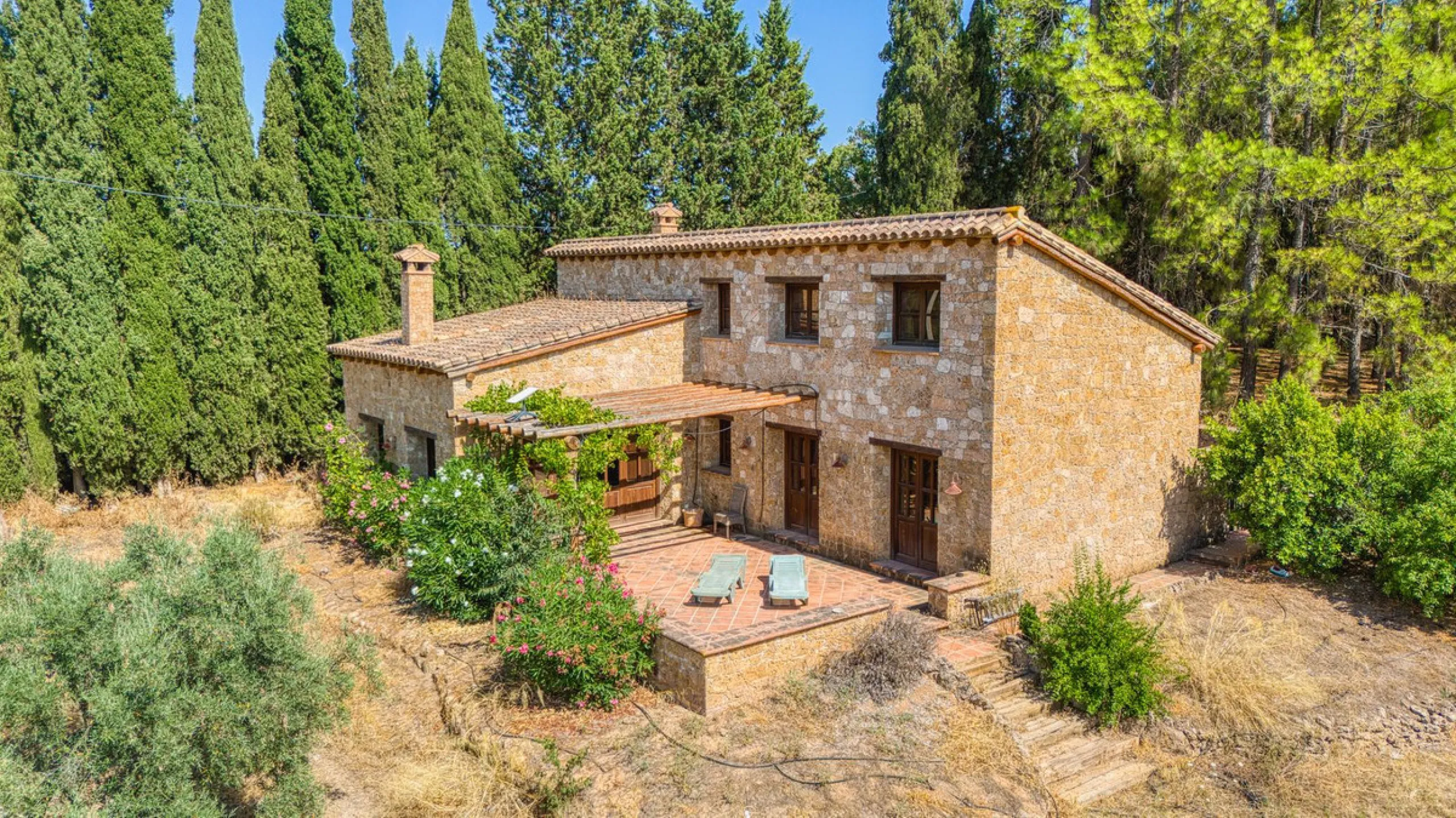 House - Detached Villa в продаже в Alhaurín el Grande, Málaga. В доме 6 спален и 6 ванных комнат. Площадь дома 600 м². Площадь участка 32000 м²