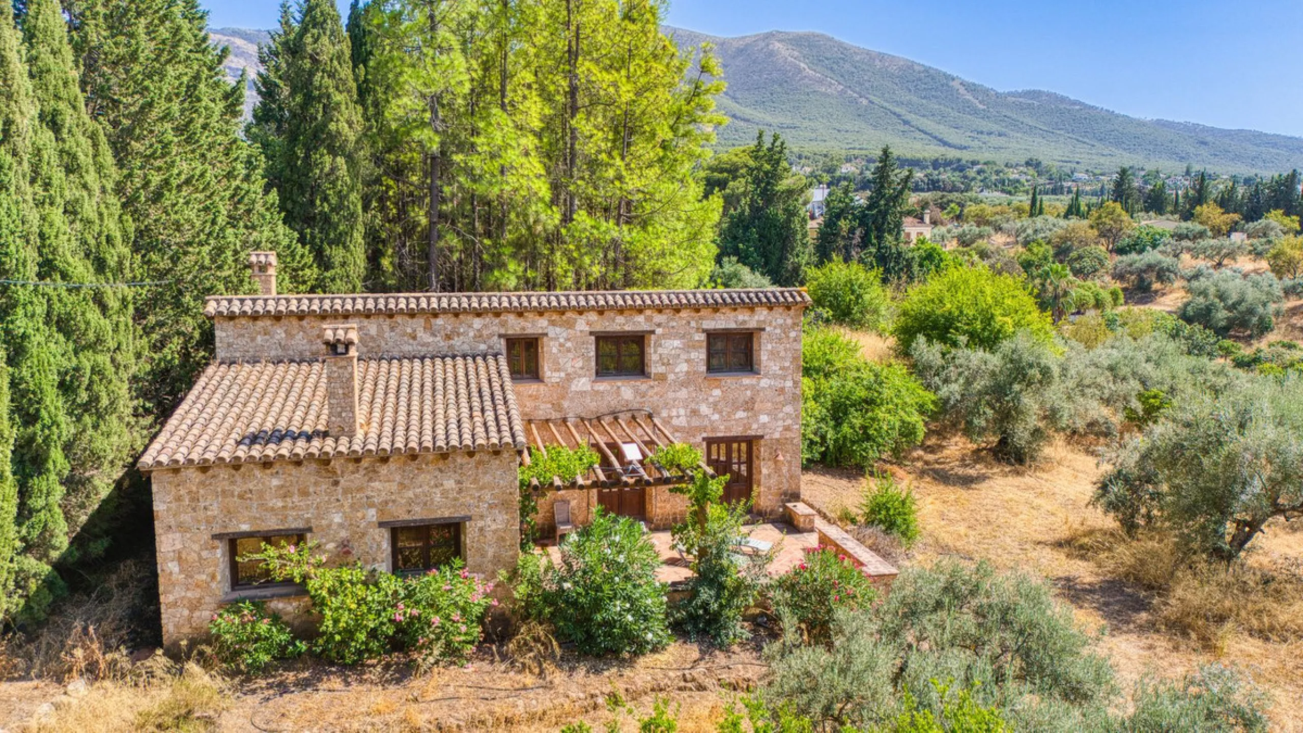House - Detached Villa в продаже в Alhaurín el Grande, Málaga. В доме 6 спален и 6 ванных комнат. Площадь дома 600 м². Площадь участка 32000 м²