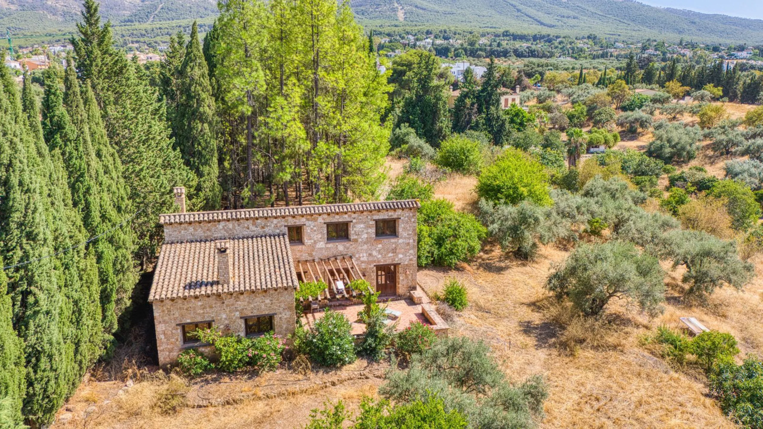 House - Detached Villa в продаже в Alhaurín el Grande, Málaga. В доме 6 спален и 6 ванных комнат. Площадь дома 600 м². Площадь участка 32000 м²