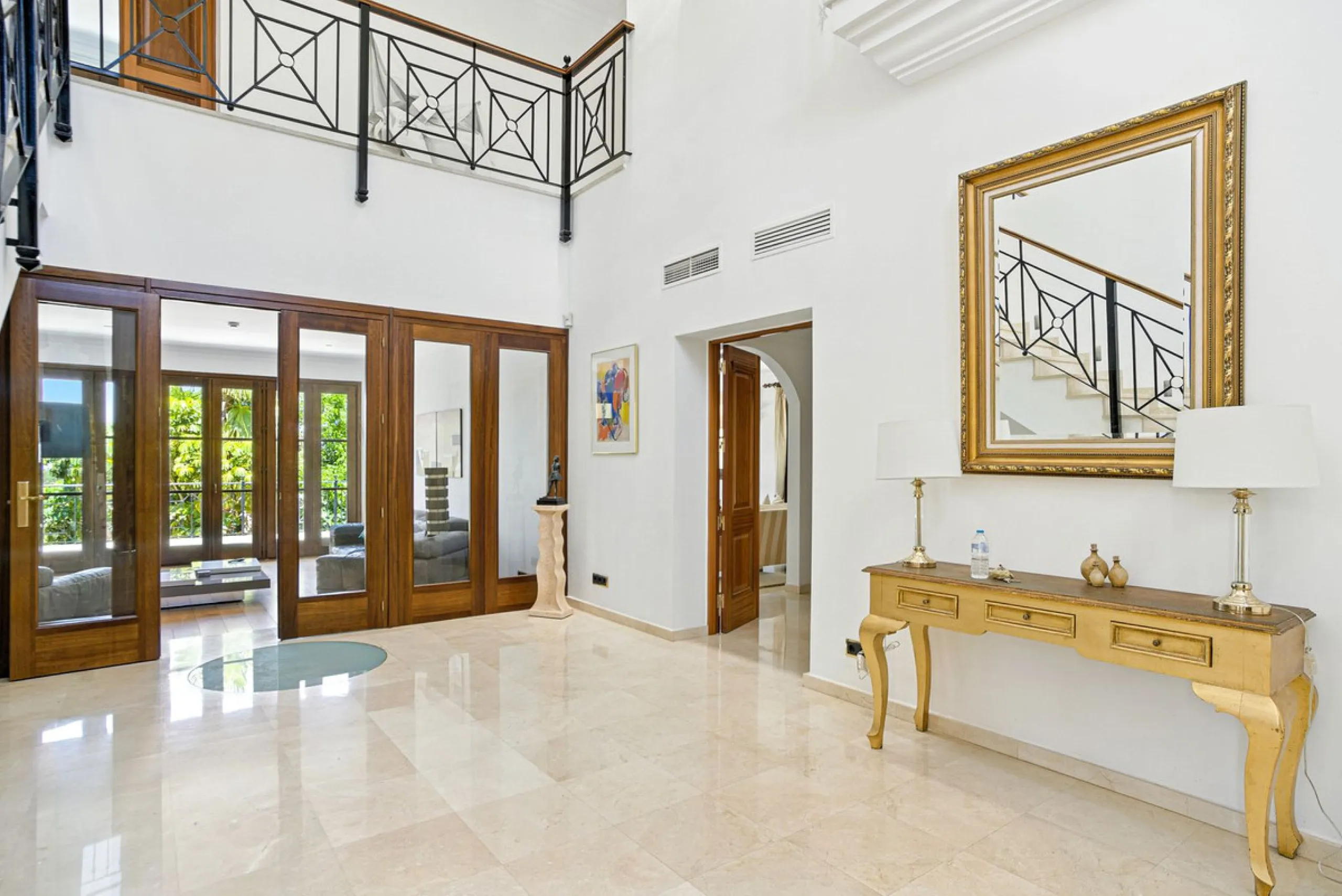 House - Detached Villa в продаже в Alhaurín el Grande, Málaga. В доме 6 спален и 6 ванных комнат. Площадь дома 600 м². Площадь участка 32000 м²