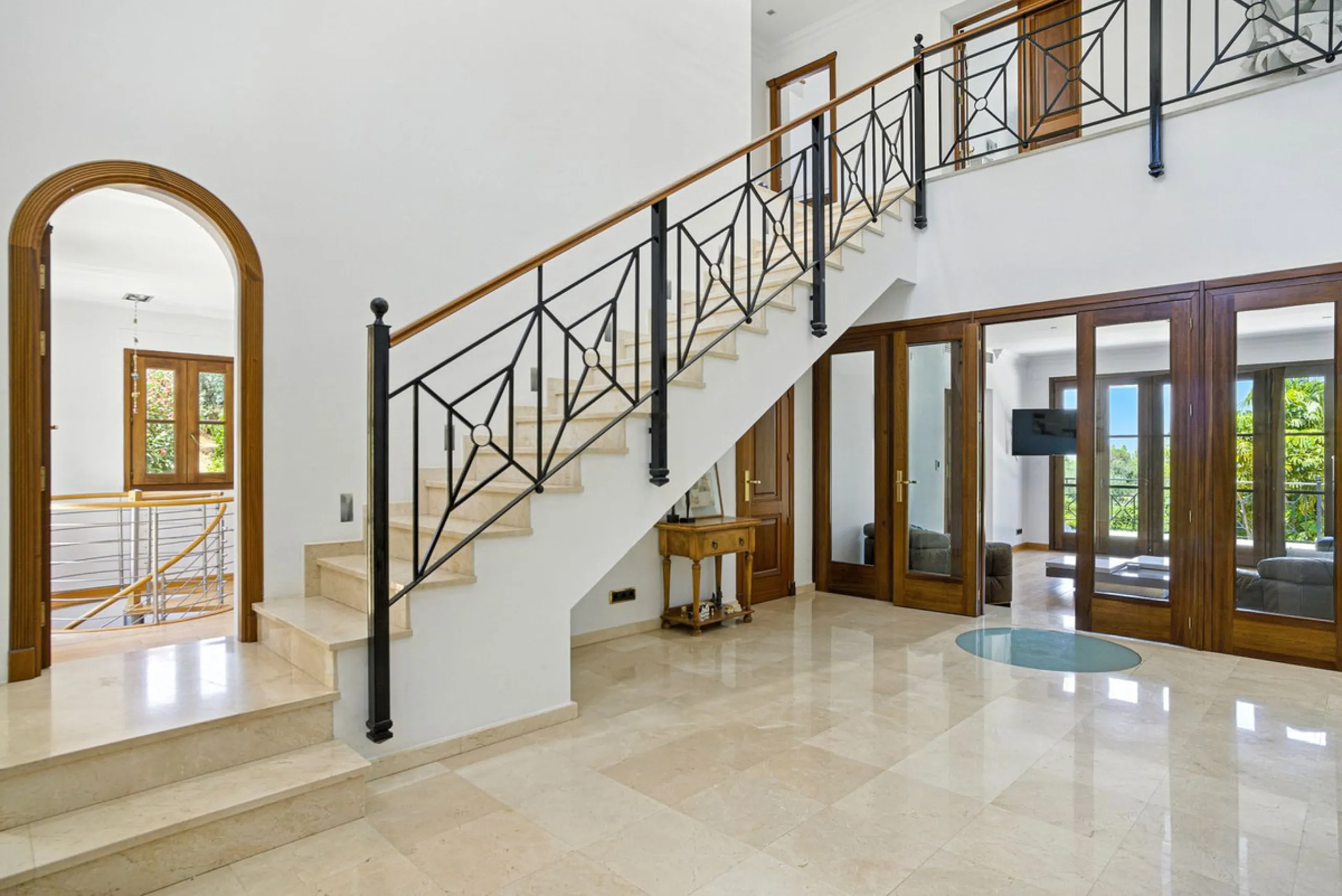 House - Detached Villa в продаже в Alhaurín el Grande, Málaga. В доме 6 спален и 6 ванных комнат. Площадь дома 600 м². Площадь участка 32000 м²