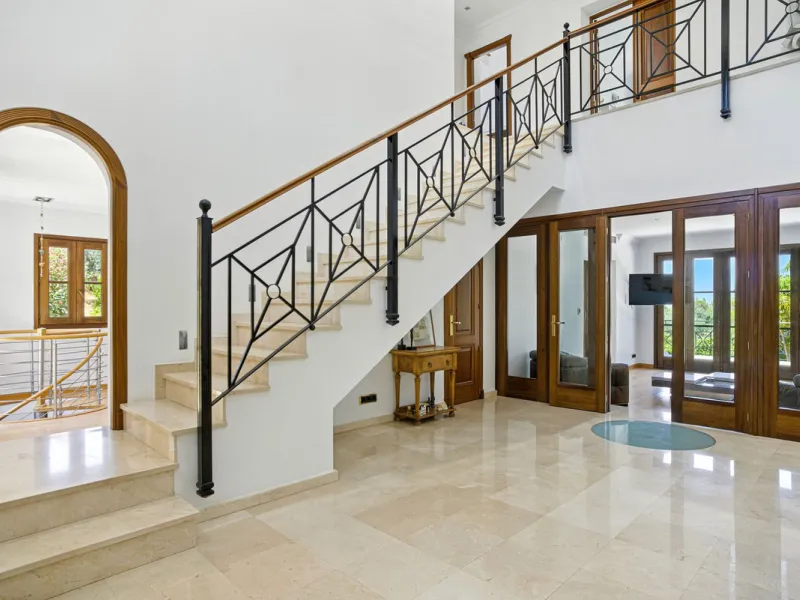 House - Detached Villa в продаже в Alhaurín el Grande, Málaga. В доме 6 спален и 6 ванных комнат. Площадь дома 600 м². Площадь участка 32000 м²