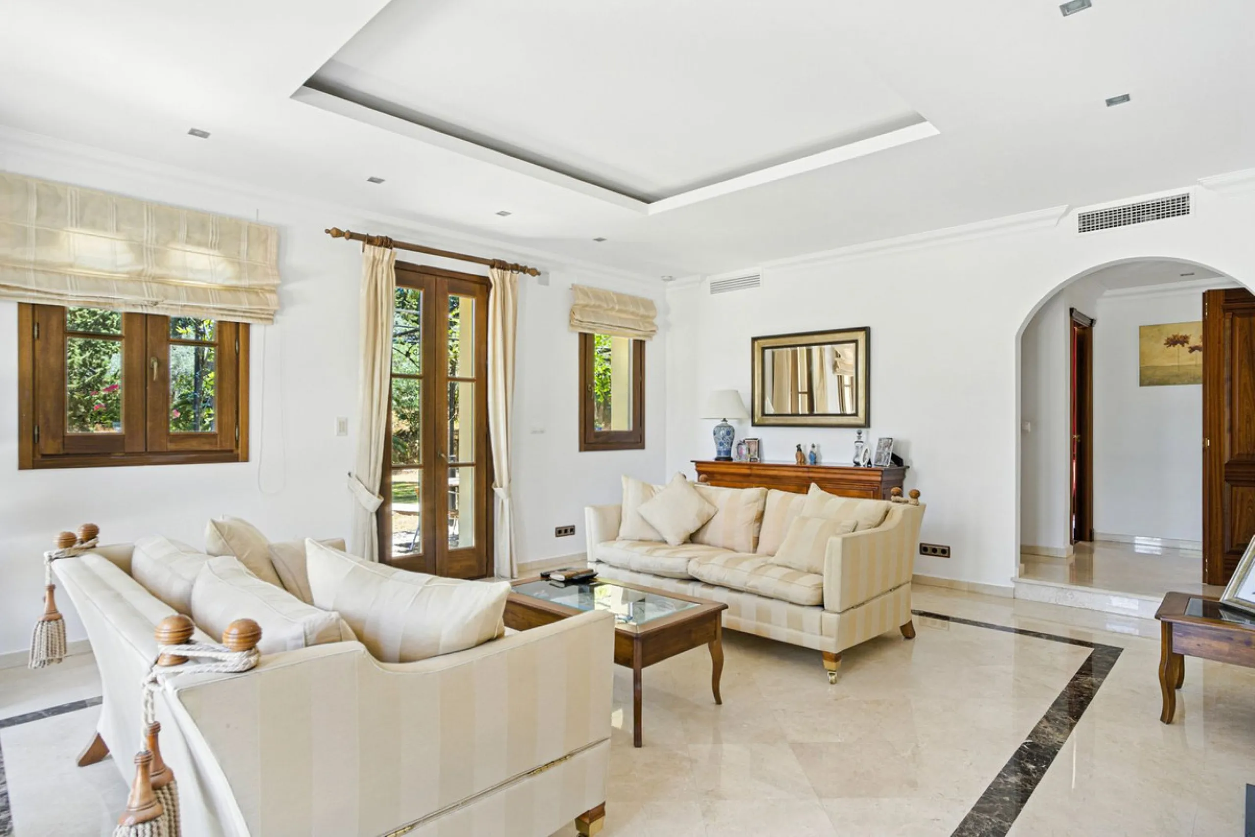 House - Detached Villa в продаже в Alhaurín el Grande, Málaga. В доме 6 спален и 6 ванных комнат. Площадь дома 600 м². Площадь участка 32000 м²