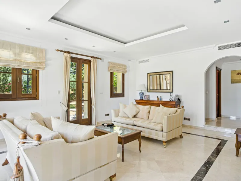 House - Detached Villa в продаже в Alhaurín el Grande, Málaga. В доме 6 спален и 6 ванных комнат. Площадь дома 600 м². Площадь участка 32000 м²