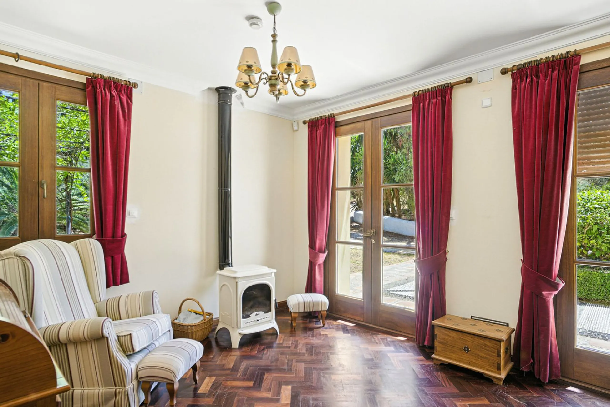 House - Detached Villa в продаже в Alhaurín el Grande, Málaga. В доме 6 спален и 6 ванных комнат. Площадь дома 600 м². Площадь участка 32000 м²