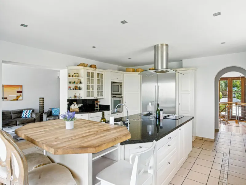 House - Detached Villa в продаже в Alhaurín el Grande, Málaga. В доме 6 спален и 6 ванных комнат. Площадь дома 600 м². Площадь участка 32000 м²