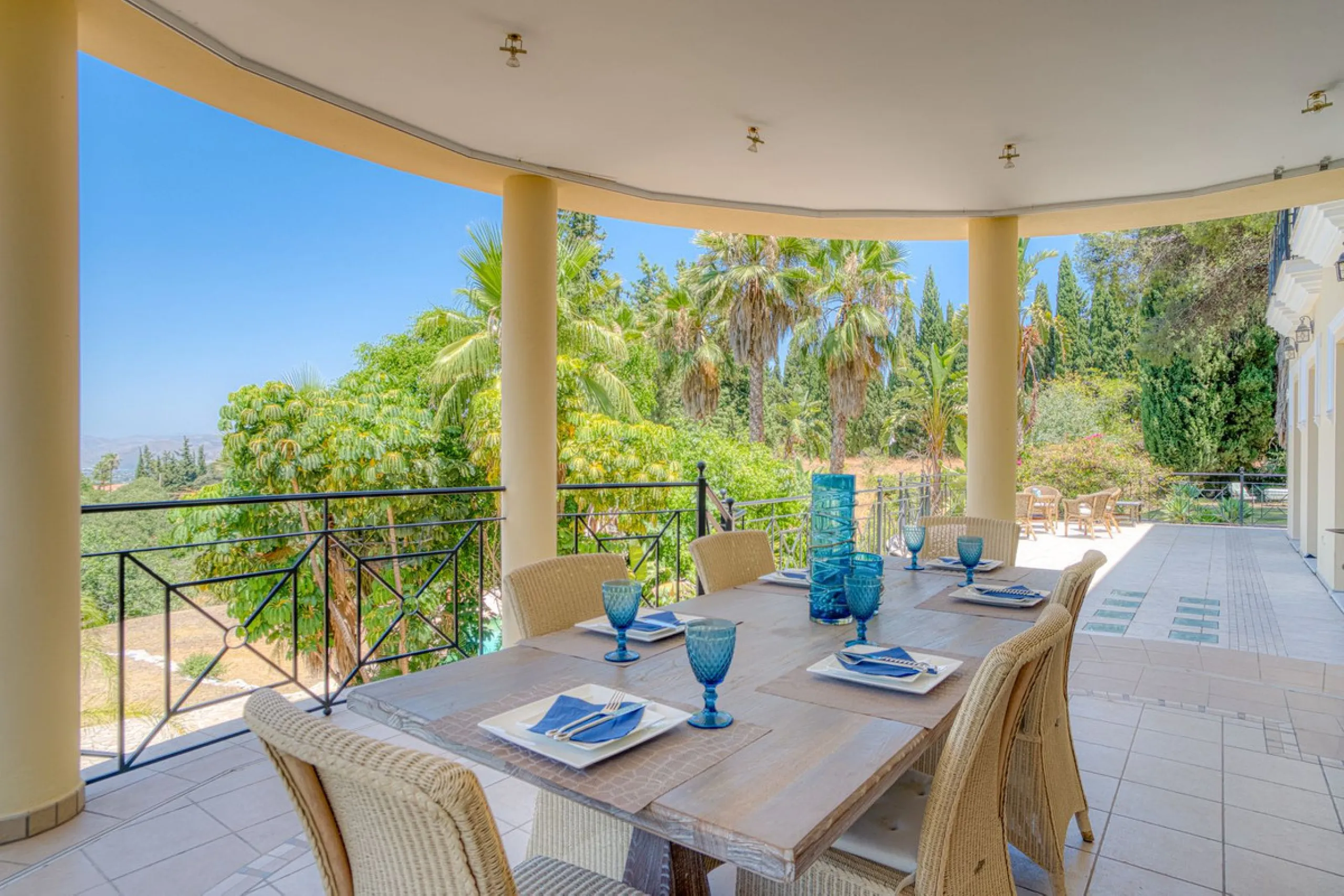 House - Detached Villa в продаже в Alhaurín el Grande, Málaga. В доме 6 спален и 6 ванных комнат. Площадь дома 600 м². Площадь участка 32000 м²