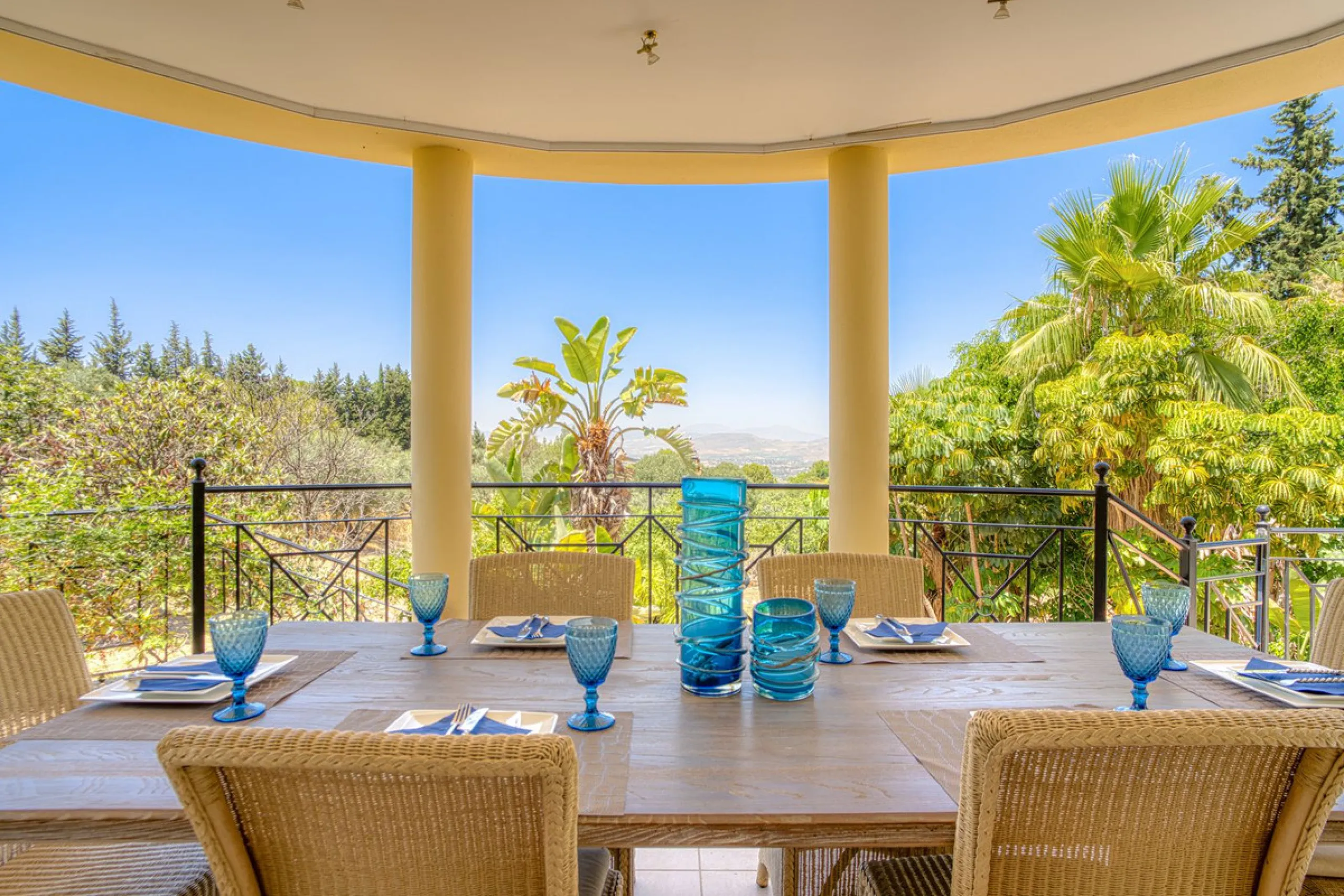 House - Detached Villa в продаже в Alhaurín el Grande, Málaga. В доме 6 спален и 6 ванных комнат. Площадь дома 600 м². Площадь участка 32000 м²