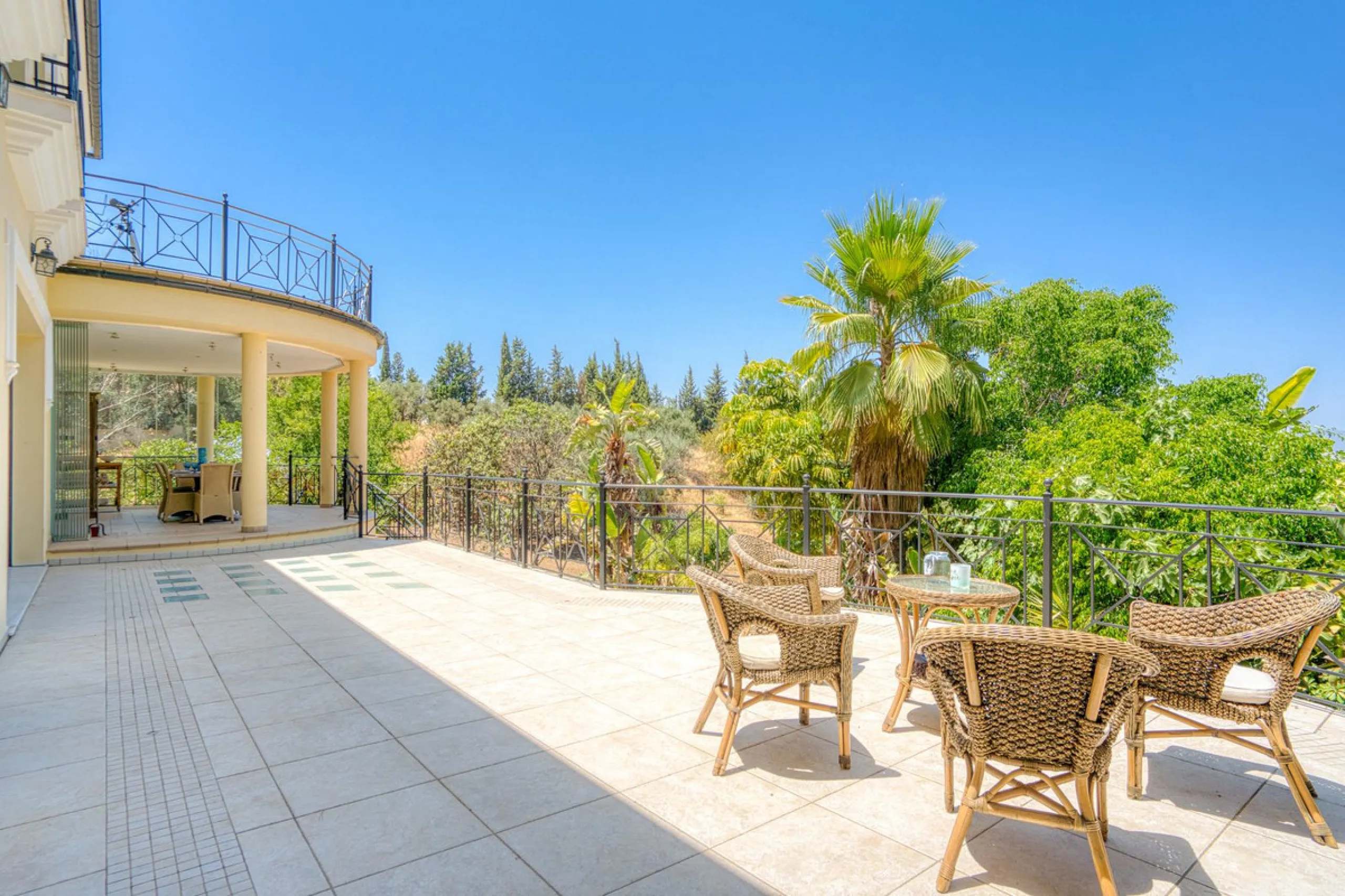 House - Detached Villa в продаже в Alhaurín el Grande, Málaga. В доме 6 спален и 6 ванных комнат. Площадь дома 600 м². Площадь участка 32000 м²