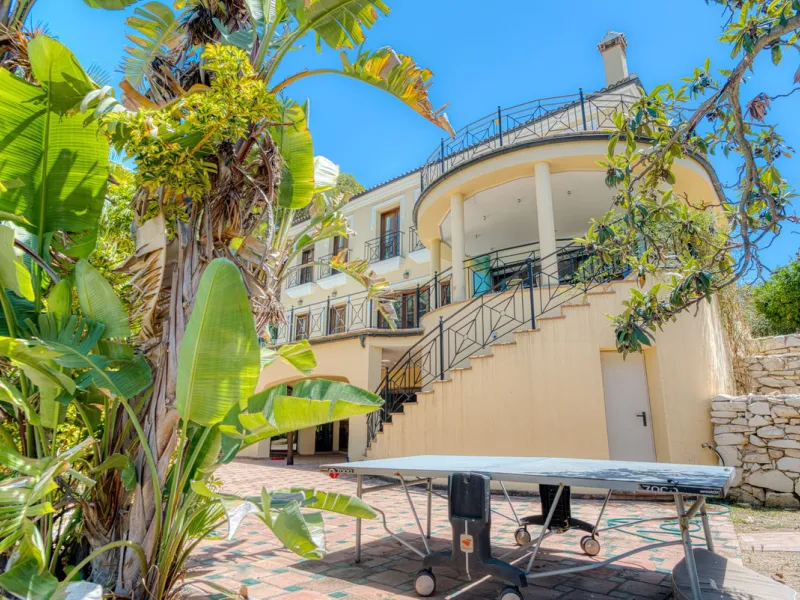 House - Detached Villa в продаже в Alhaurín el Grande, Málaga. В доме 6 спален и 6 ванных комнат. Площадь дома 600 м². Площадь участка 32000 м²