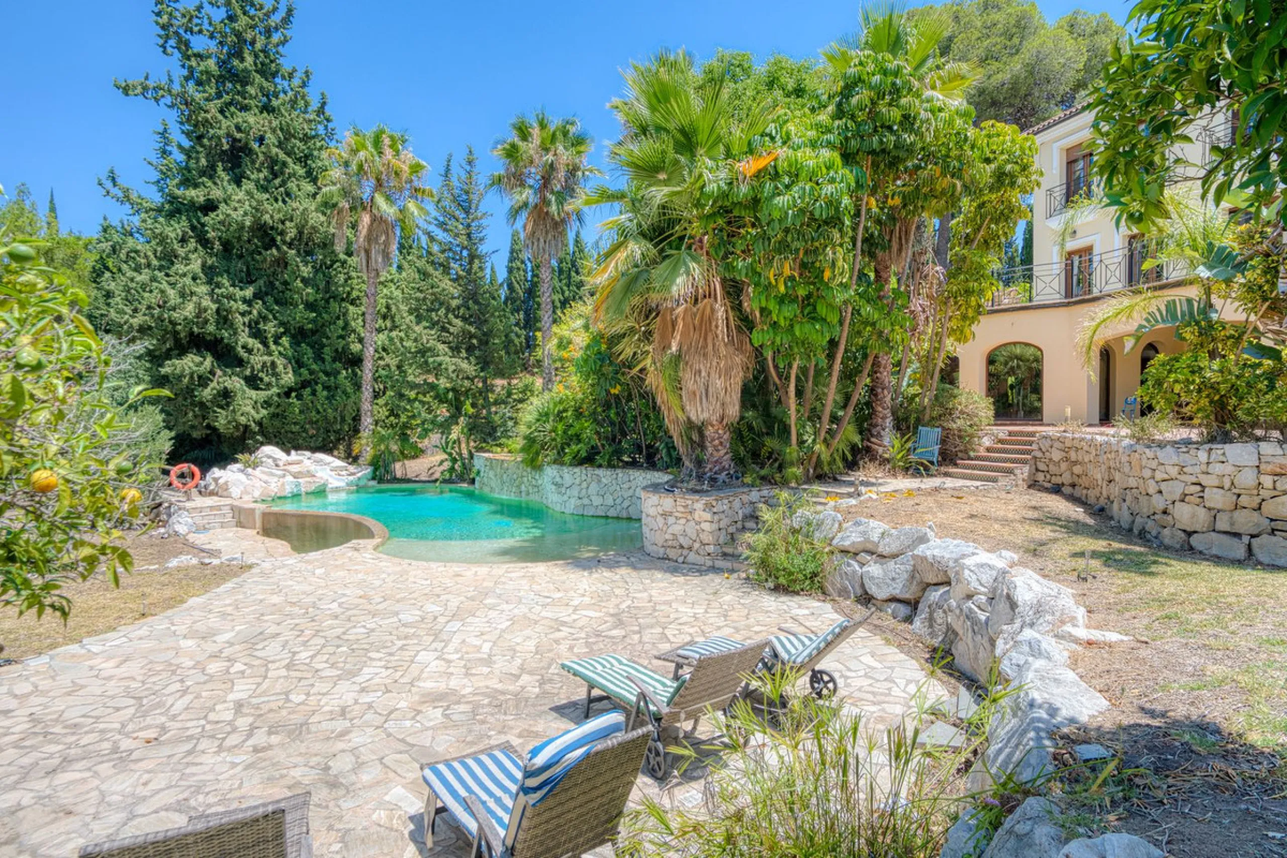 House - Detached Villa в продаже в Alhaurín el Grande, Málaga. В доме 6 спален и 6 ванных комнат. Площадь дома 600 м². Площадь участка 32000 м²