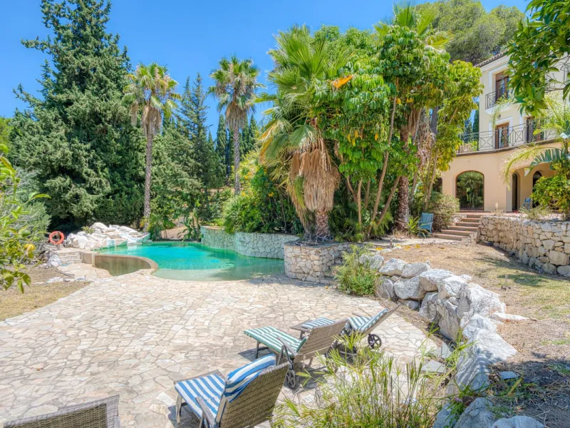 House - Detached Villa в продаже в Alhaurín el Grande, Málaga. В доме 6 спален и 6 ванных комнат. Площадь дома 600 м². Площадь участка 32000 м²