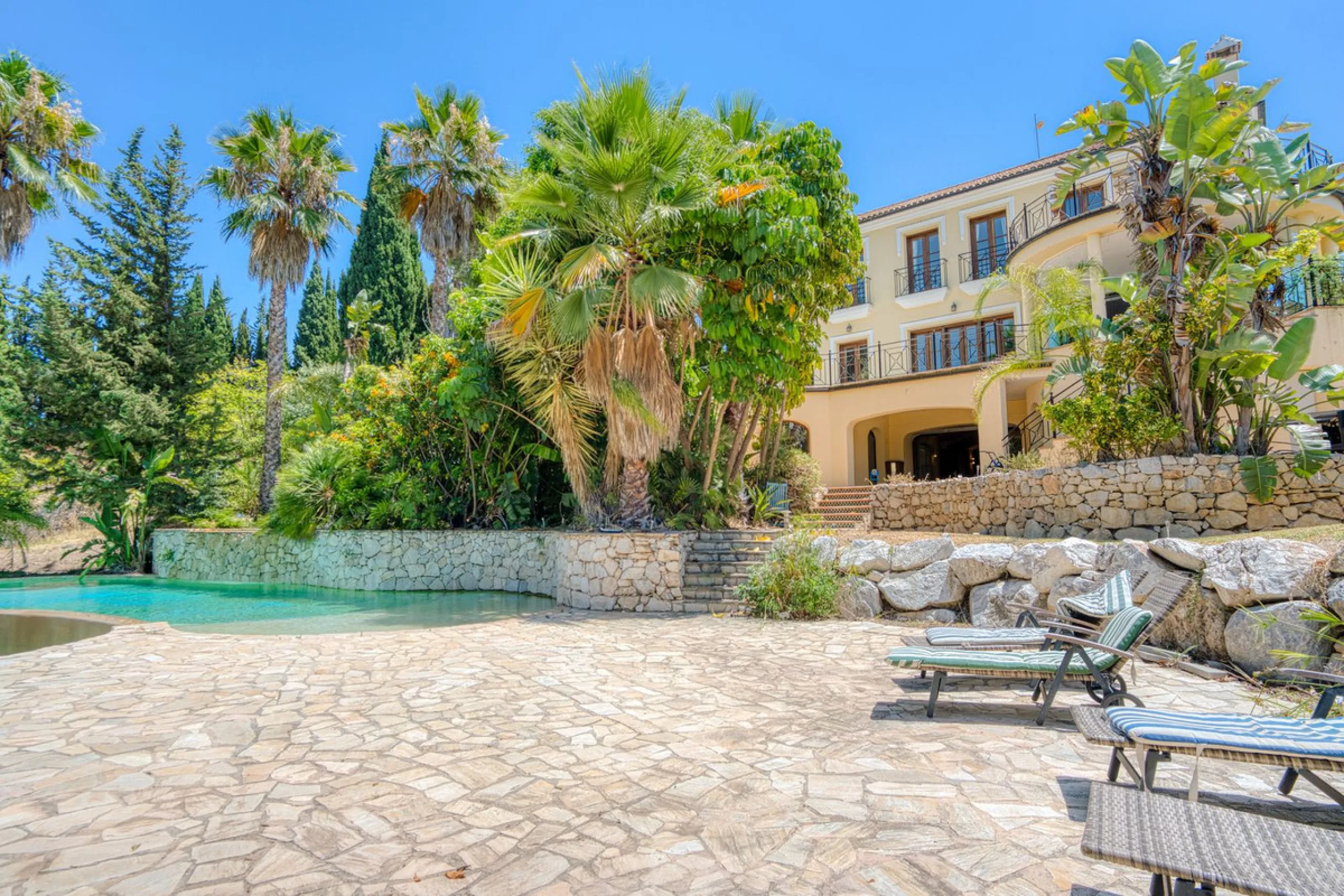 House - Detached Villa в продаже в Alhaurín el Grande, Málaga. В доме 6 спален и 6 ванных комнат. Площадь дома 600 м². Площадь участка 32000 м²