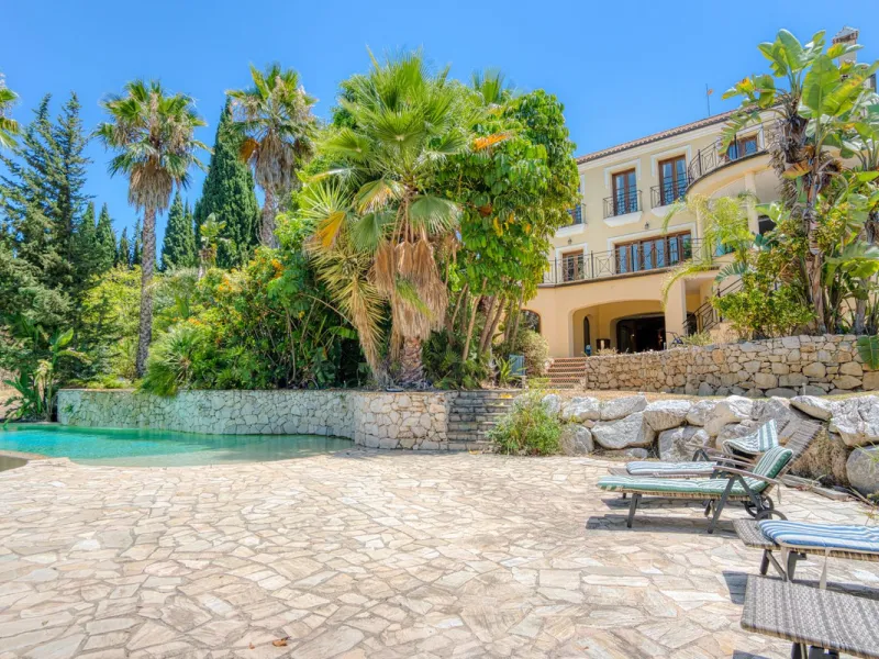 House - Detached Villa в продаже в Alhaurín el Grande, Málaga. В доме 6 спален и 6 ванных комнат. Площадь дома 600 м². Площадь участка 32000 м²