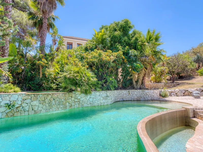 House - Detached Villa в продаже в Alhaurín el Grande, Málaga. В доме 6 спален и 6 ванных комнат. Площадь дома 600 м². Площадь участка 32000 м²