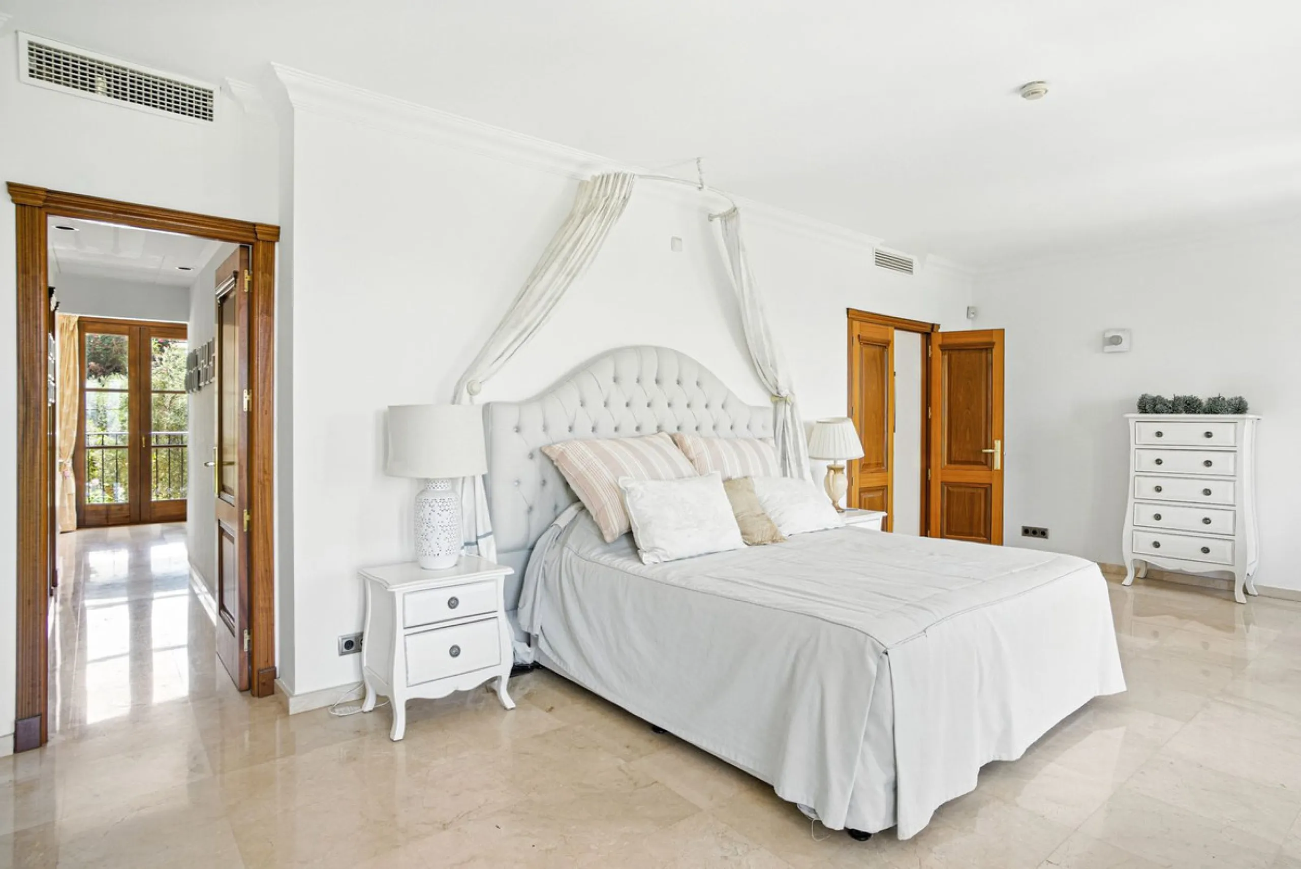 House - Detached Villa в продаже в Alhaurín el Grande, Málaga. В доме 6 спален и 6 ванных комнат. Площадь дома 600 м². Площадь участка 32000 м²
