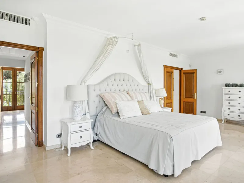 House - Detached Villa в продаже в Alhaurín el Grande, Málaga. В доме 6 спален и 6 ванных комнат. Площадь дома 600 м². Площадь участка 32000 м²