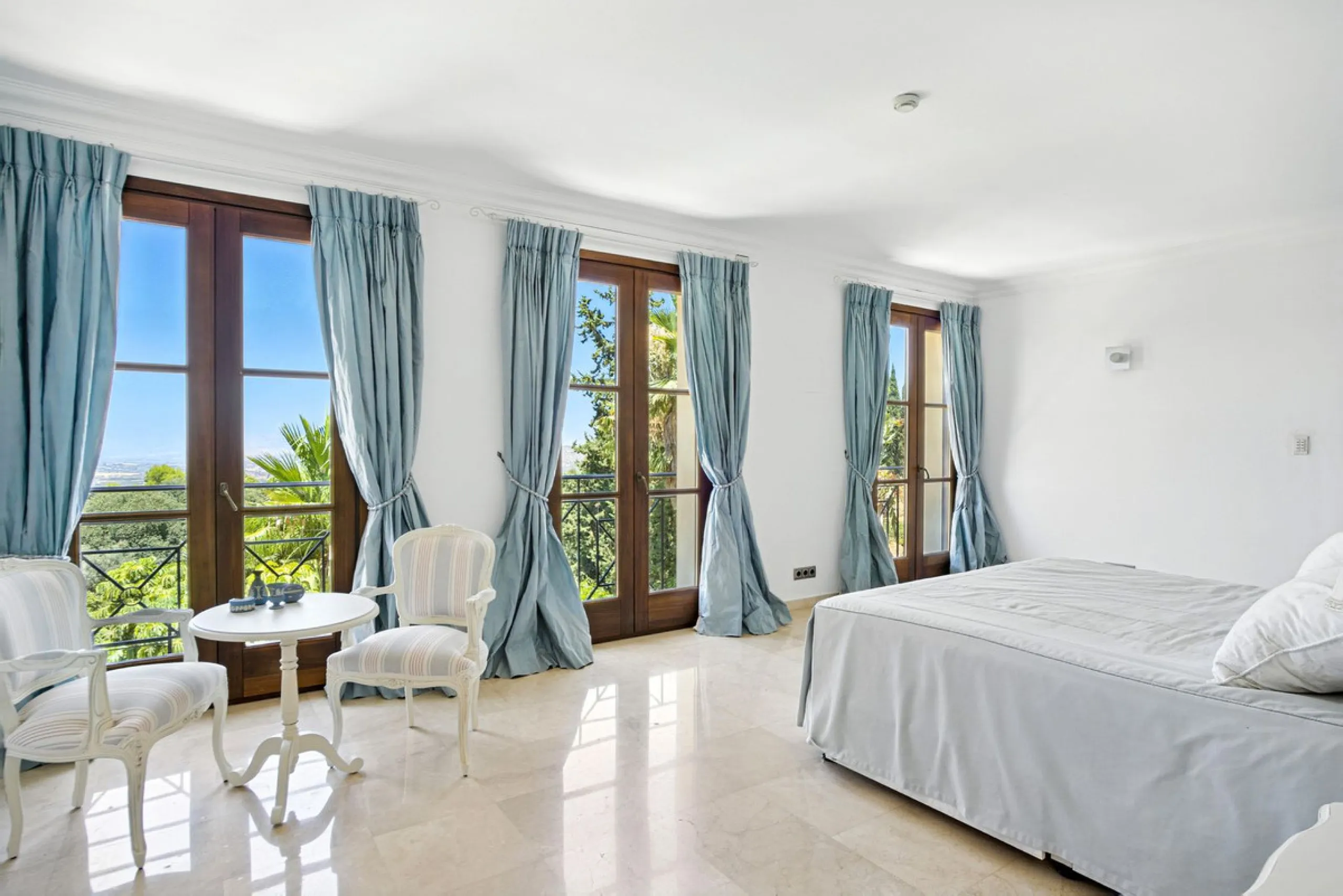 House - Detached Villa в продаже в Alhaurín el Grande, Málaga. В доме 6 спален и 6 ванных комнат. Площадь дома 600 м². Площадь участка 32000 м²