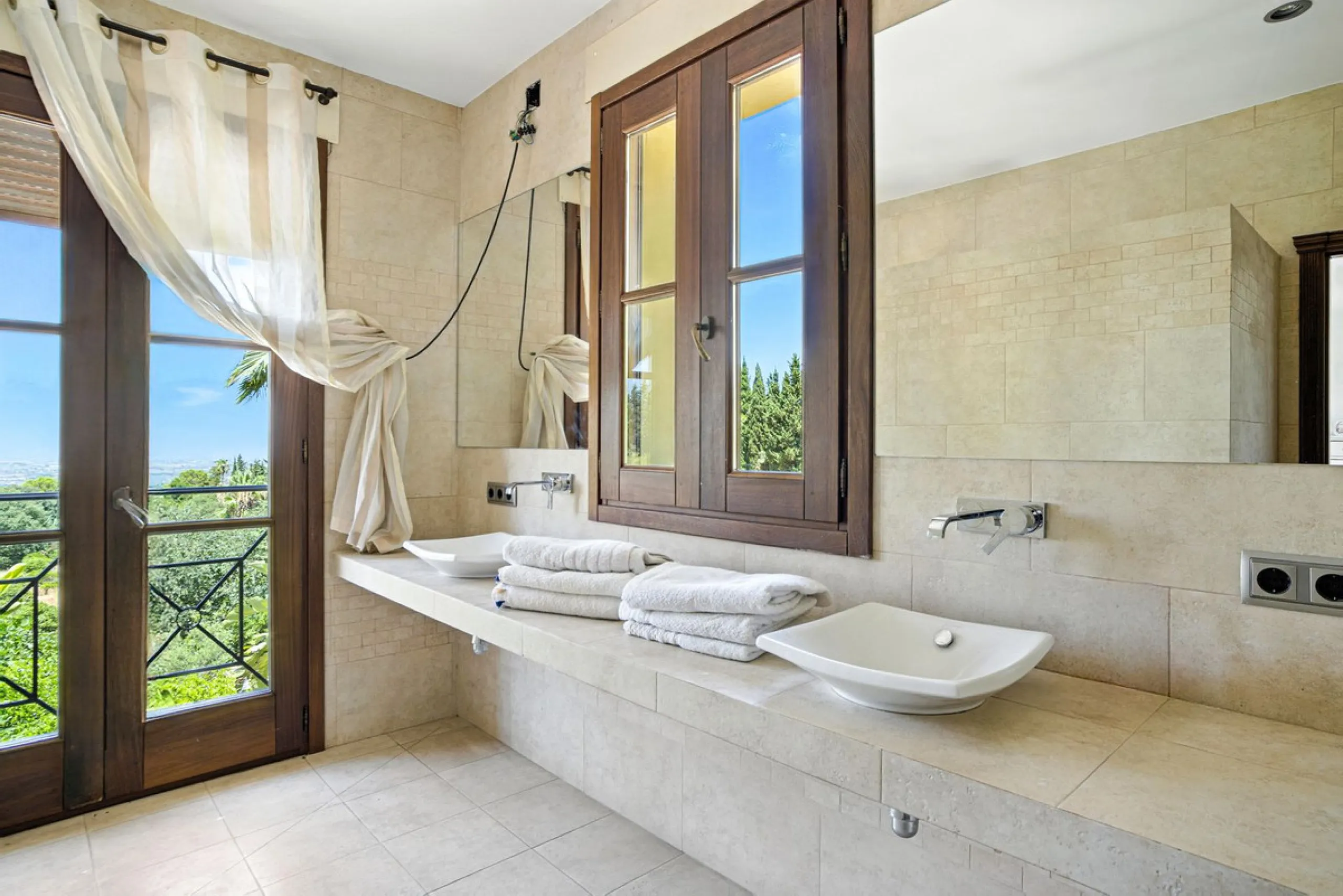 House - Detached Villa в продаже в Alhaurín el Grande, Málaga. В доме 6 спален и 6 ванных комнат. Площадь дома 600 м². Площадь участка 32000 м²