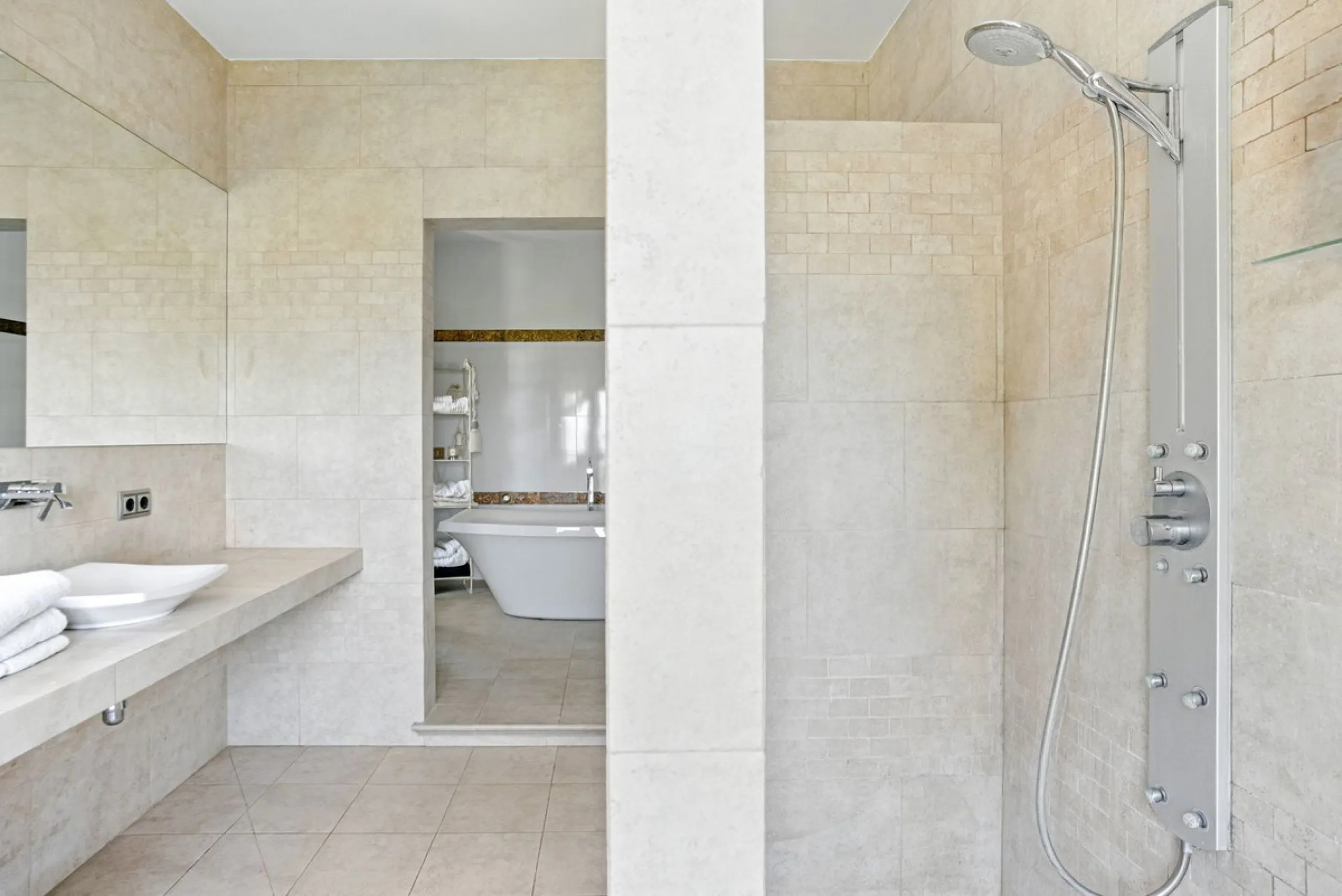 House - Detached Villa в продаже в Alhaurín el Grande, Málaga. В доме 6 спален и 6 ванных комнат. Площадь дома 600 м². Площадь участка 32000 м²