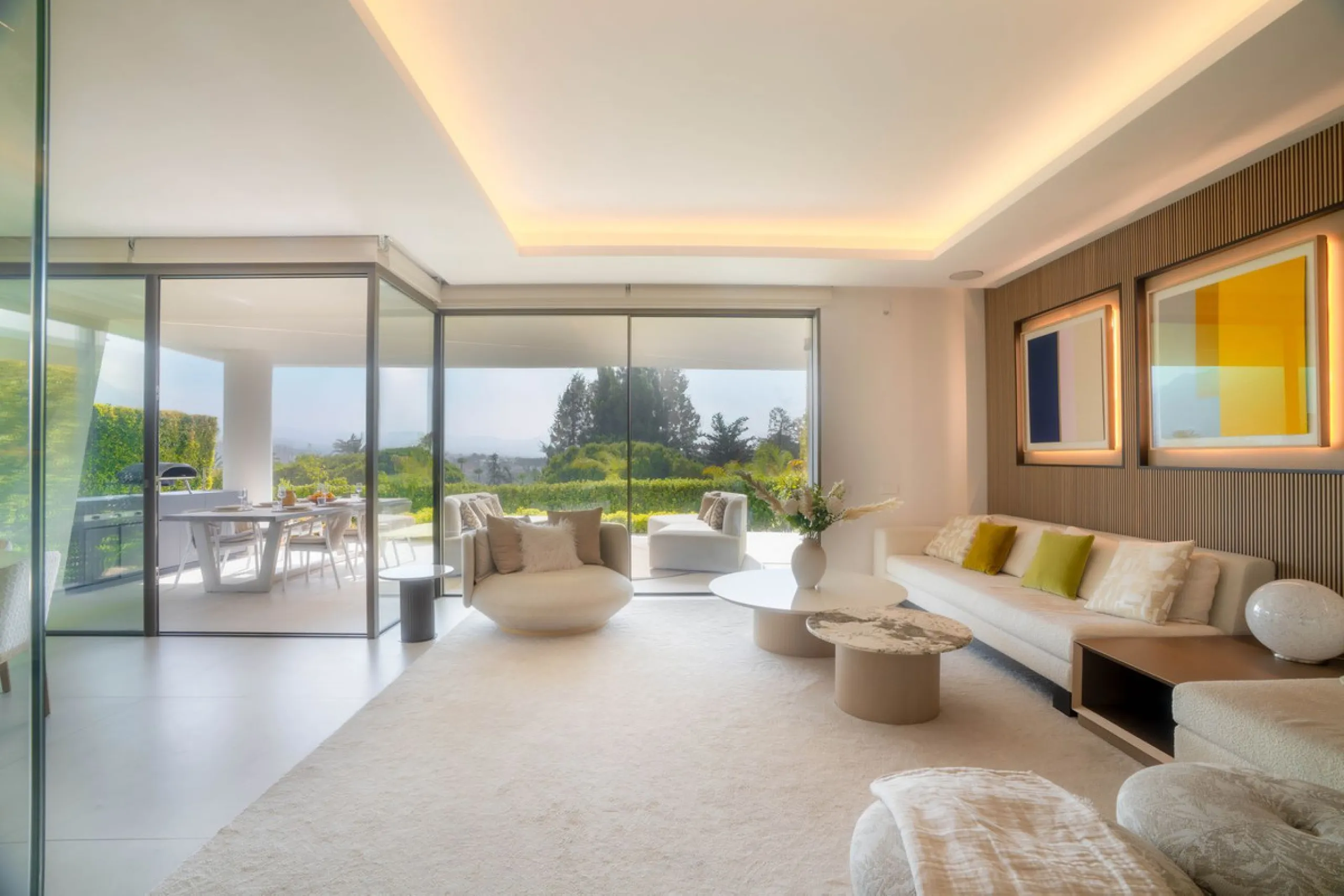 We are proud to present an exceptional contemporary villa located in the heart of Nueva Andalucía, within an exclusive gated community renowned for having one of the most advanced security systems in the area, ensuring a truly private and secure living en